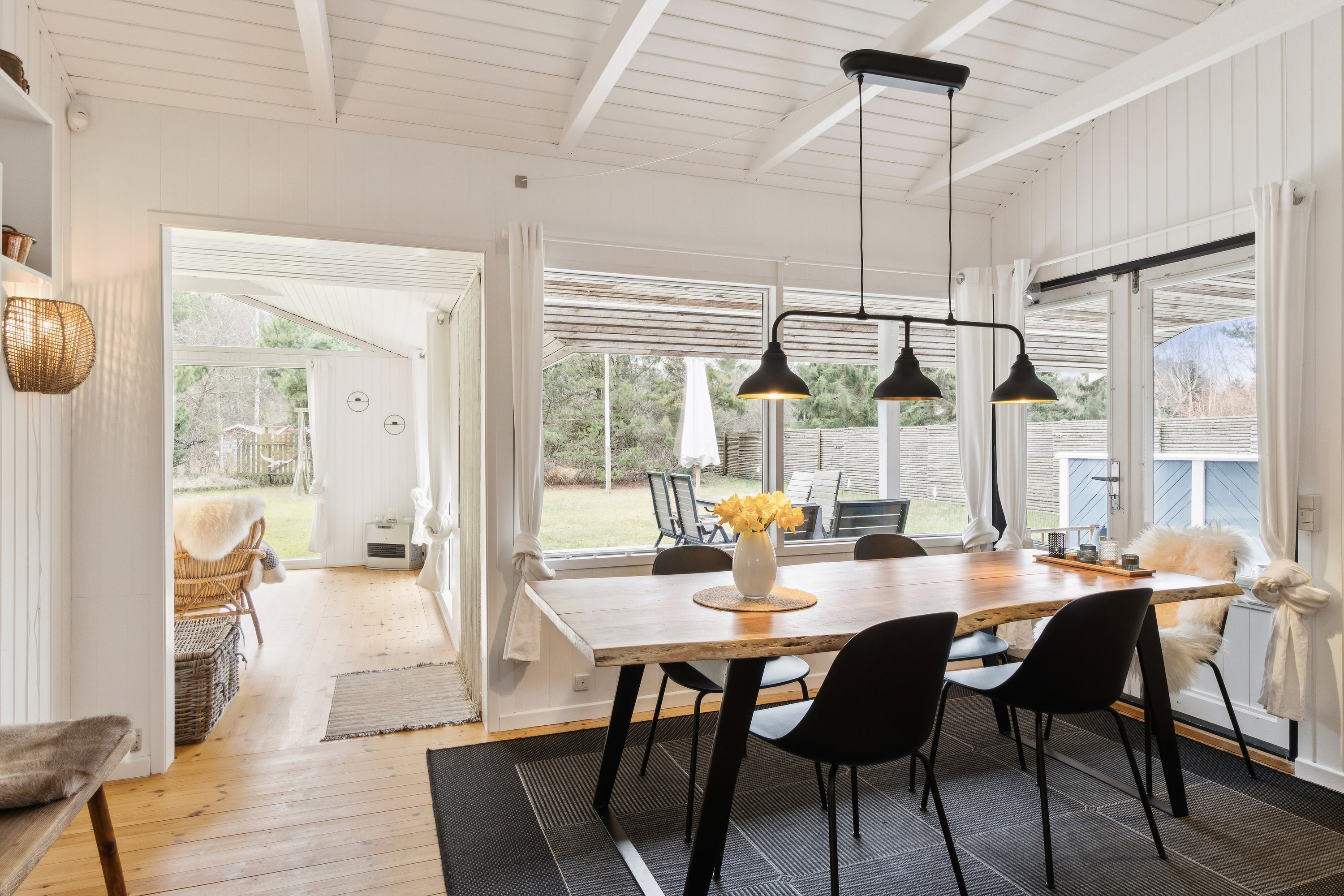 Fremhævet spisestue billede i fuldskærmstilstand. Billede af Froggårdsvej 19, Ellinge Lyng, 4573 Højby