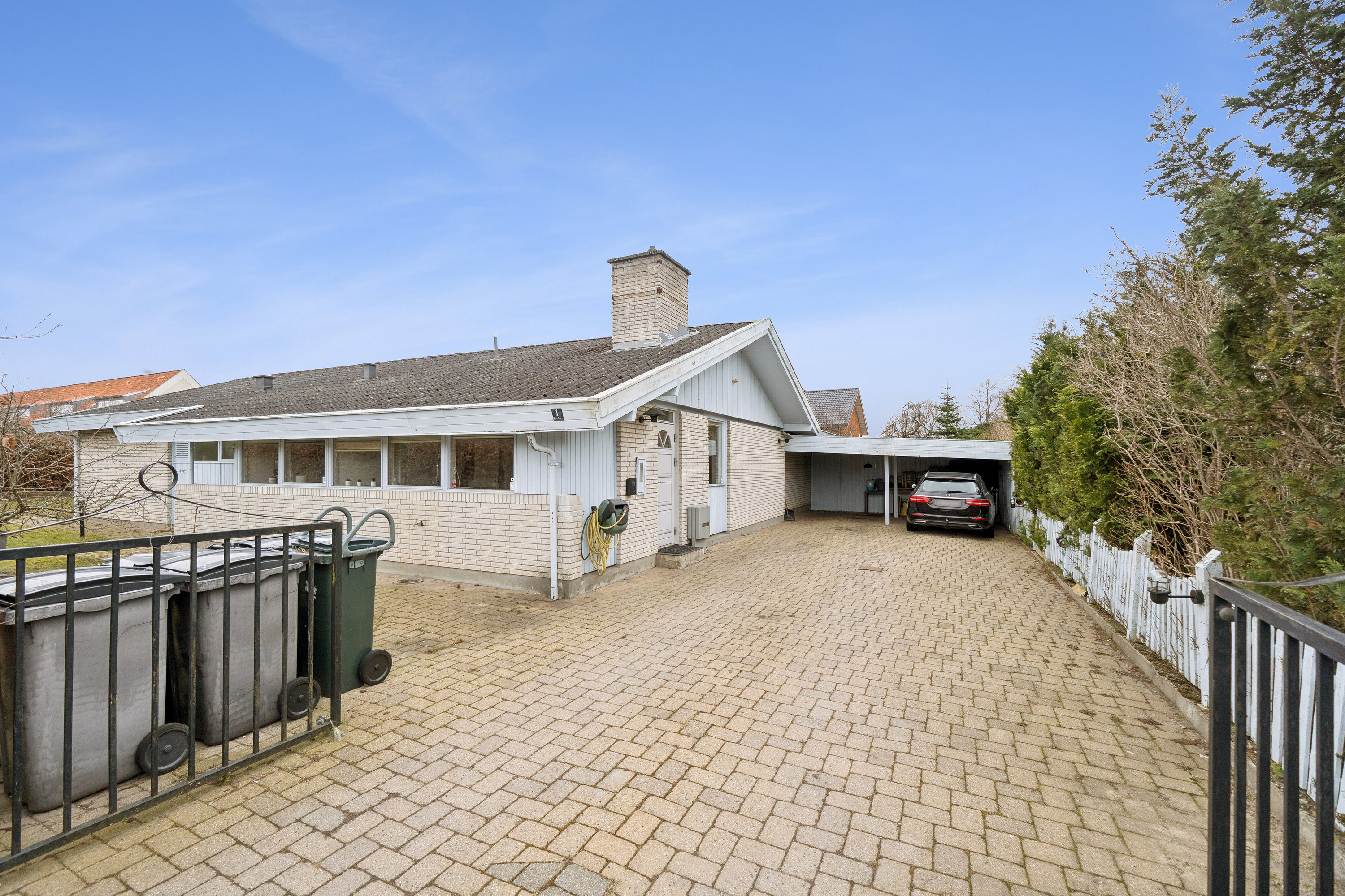 Fremhævet set fra vejen billede i fuldskærmstilstand. Billede af Ejbydalsvej 1, 2600 Glostrup