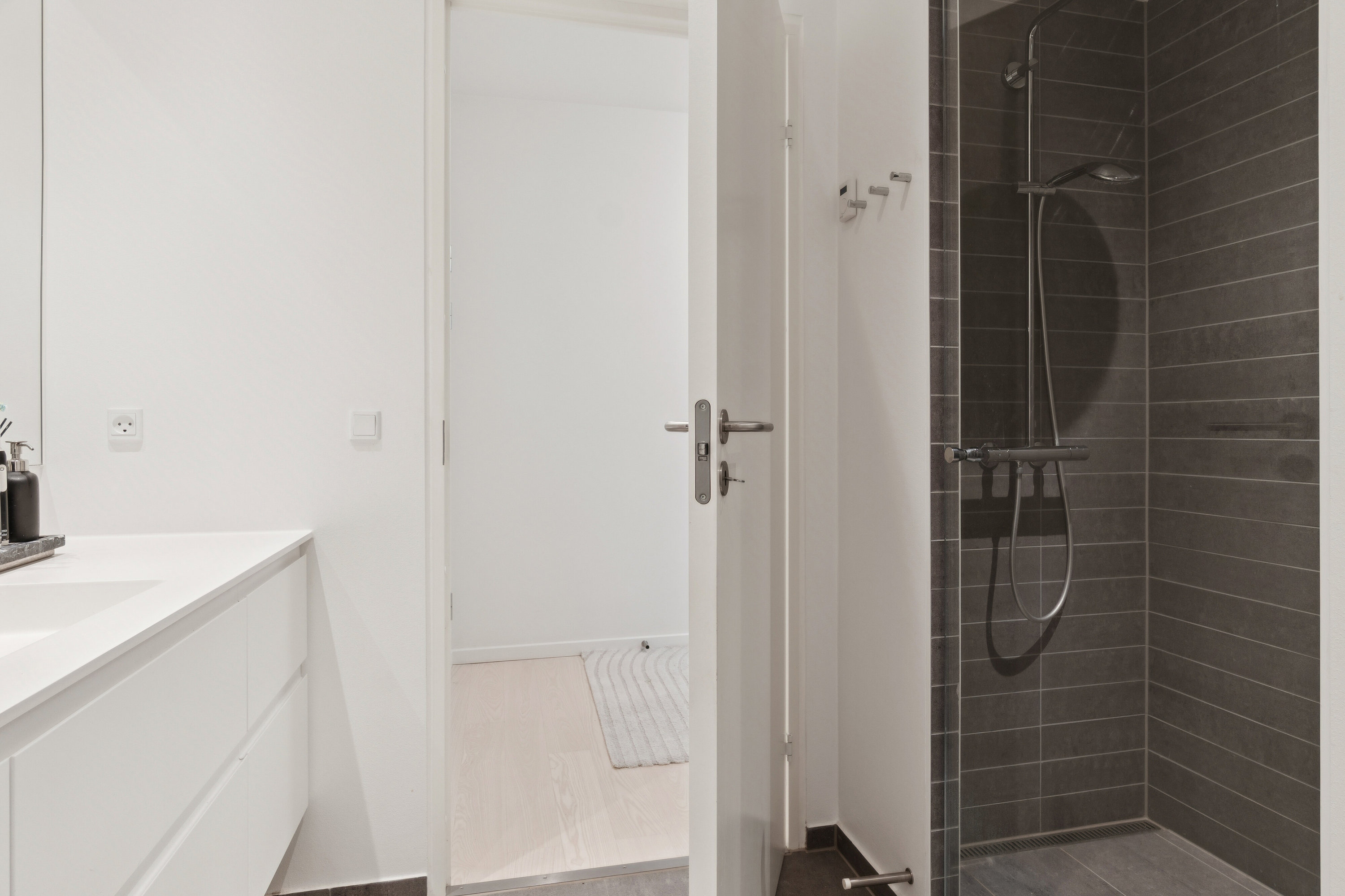 Fremhævet badeværelse billede i fuldskærmstilstand. Billede af Plantagevej 51, st.. mf., 2610 Rødovre