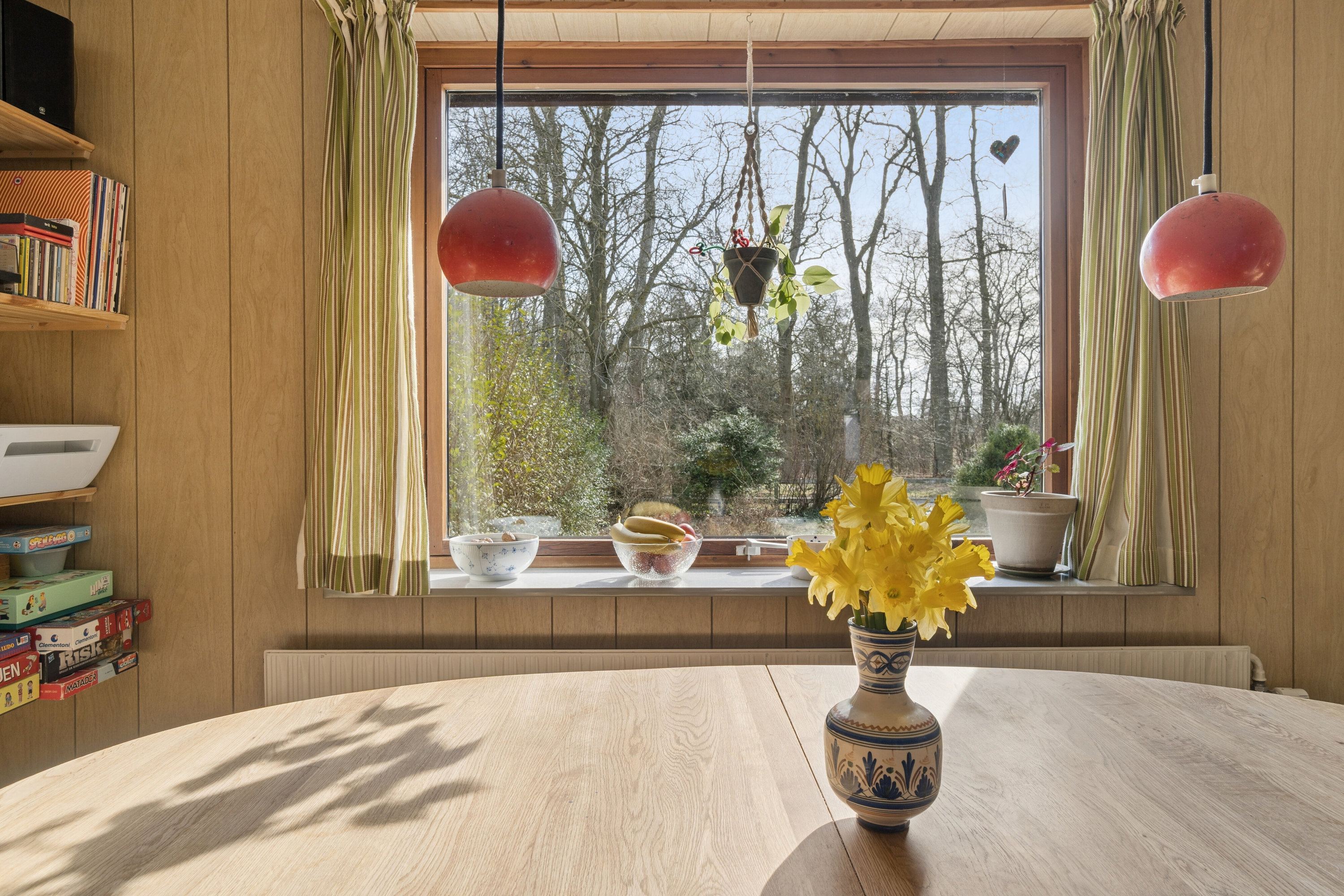 Fremhævet spisestue billede i fuldskærmstilstand. Billede af Eskesvej 9, Nyker, 3700 Rønne