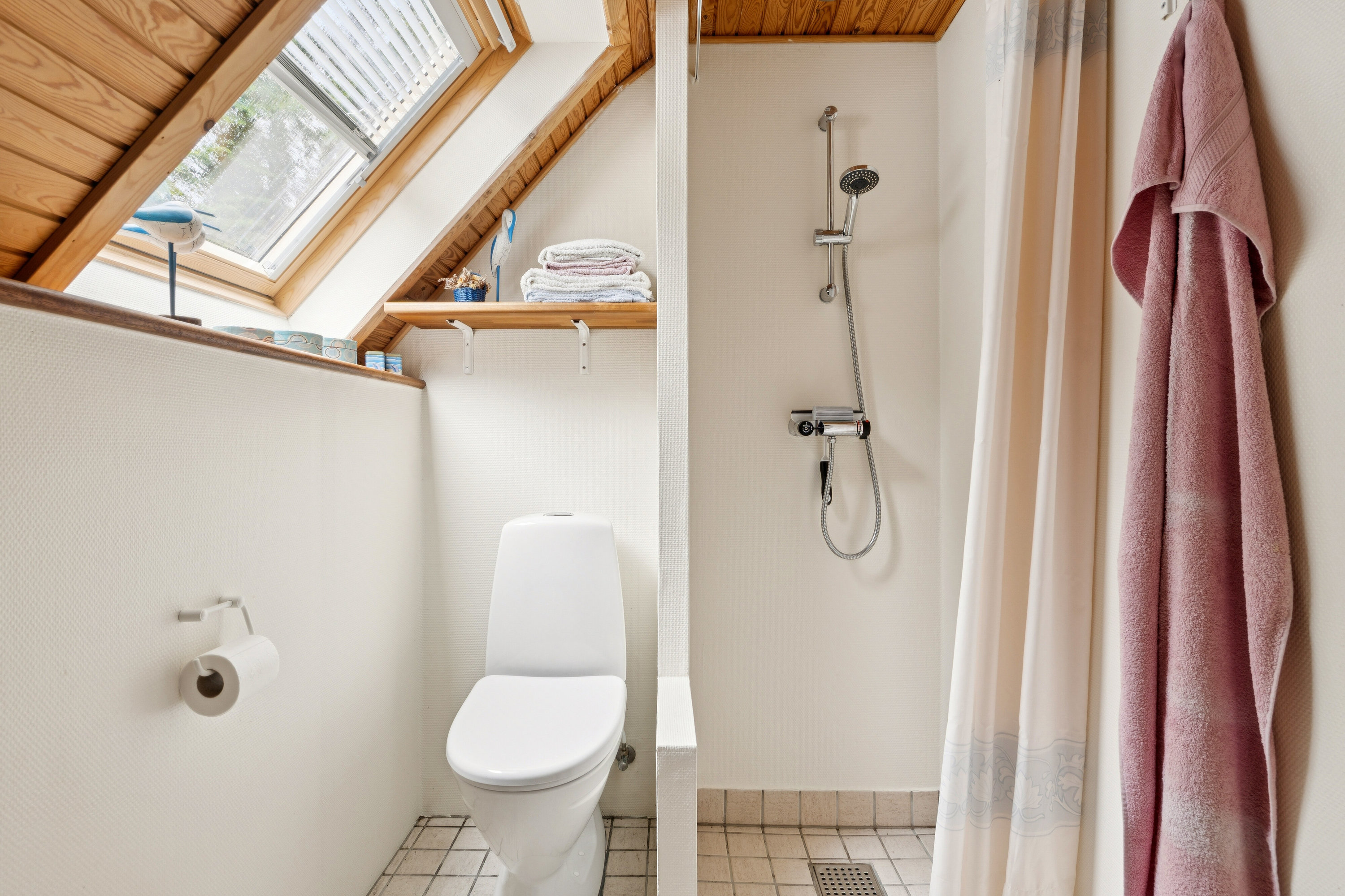 Fremhævet badeværelse billede i fuldskærmstilstand. Billede af Tyttebærvej 44, 7441 Bording