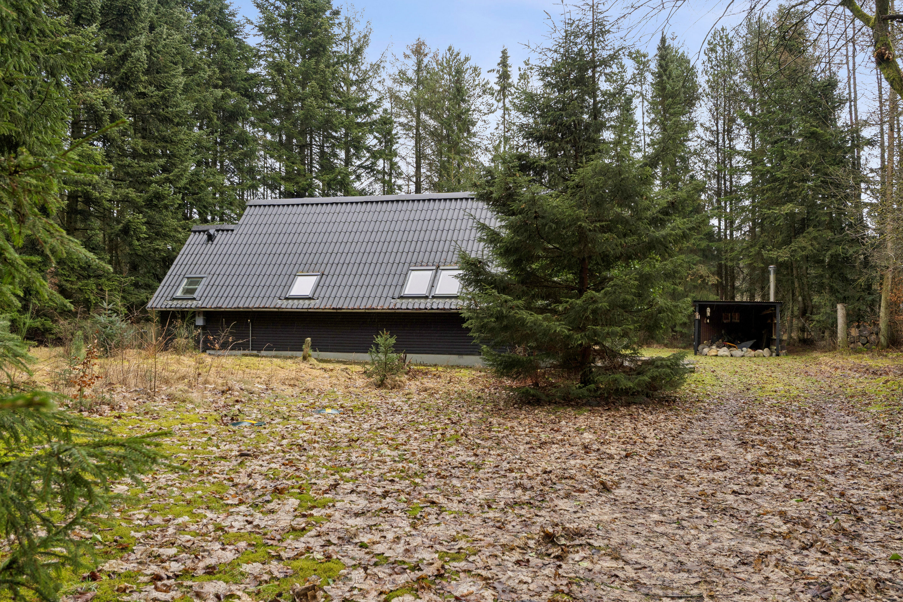 Fremhævet set fra haven billede i fuldskærmstilstand. Billede af Tyttebærvej 44, 7441 Bording