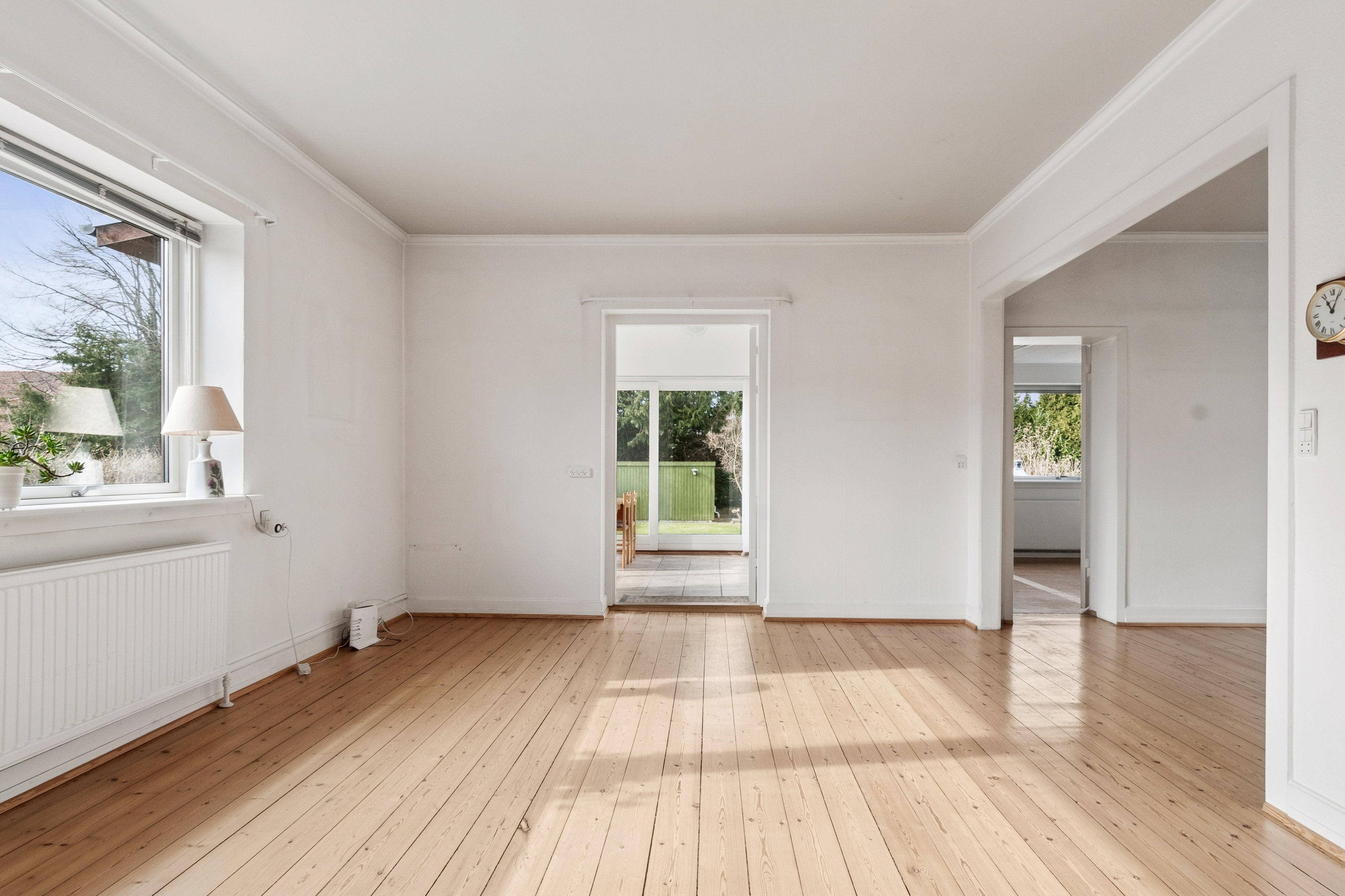 Fremhævet stue billede i fuldskærmstilstand. Billede af Poppelvang 14, 2770 Kastrup