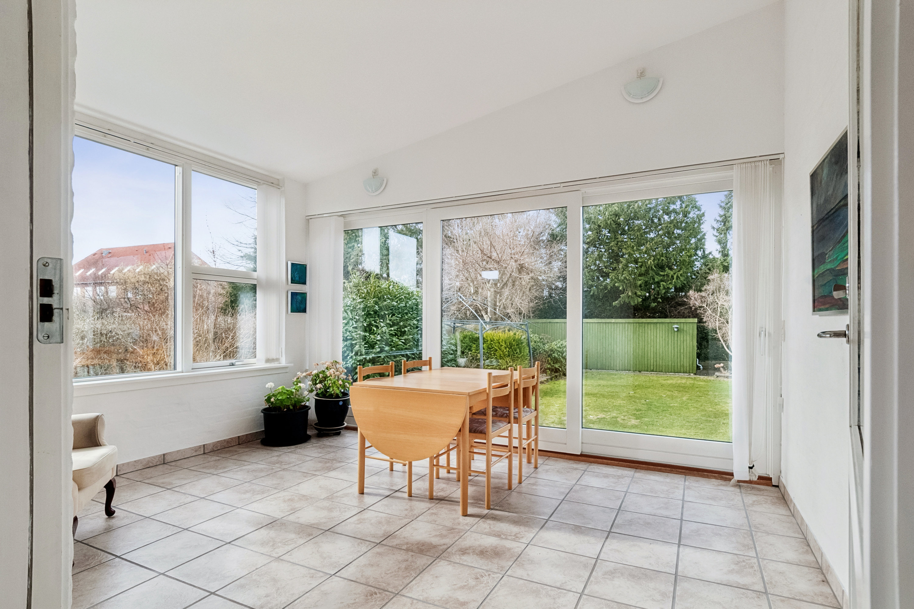 Fremhævet entré billede i fuldskærmstilstand. Billede af Poppelvang 14, 2770 Kastrup