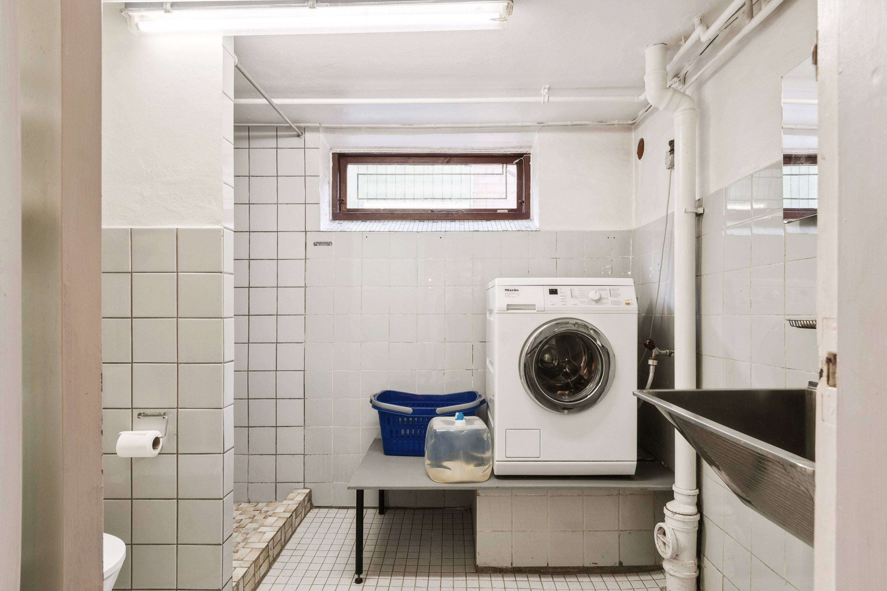 Fremhævet badeværelse billede i fuldskærmstilstand. Billede af Poppelvang 14, 2770 Kastrup