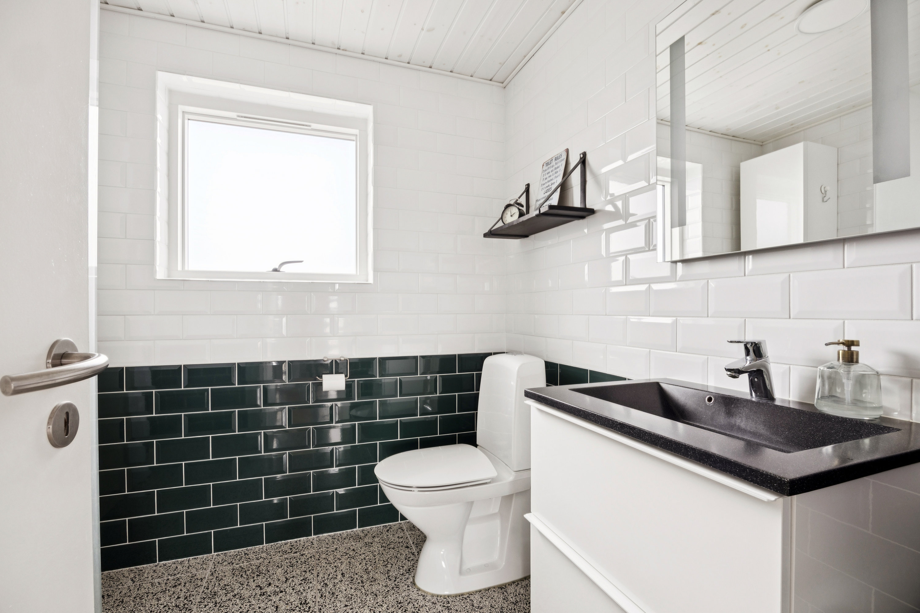 Fremhævet badeværelse billede i fuldskærmstilstand. Billede af Møllevænget 2, Bjælkerup, 4660 Store Heddinge