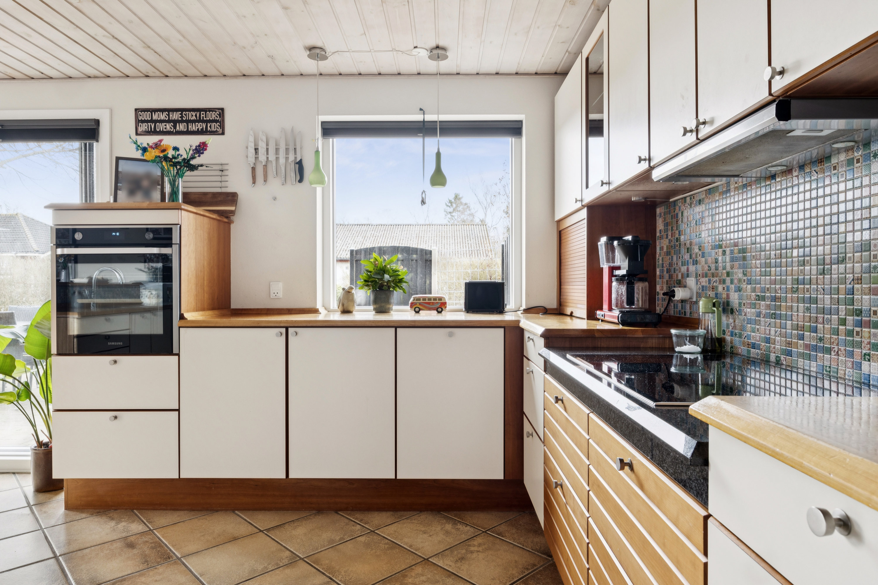 Fremhævet køkken billede i fuldskærmstilstand. Billede af Møllevænget 2, Bjælkerup, 4660 Store Heddinge