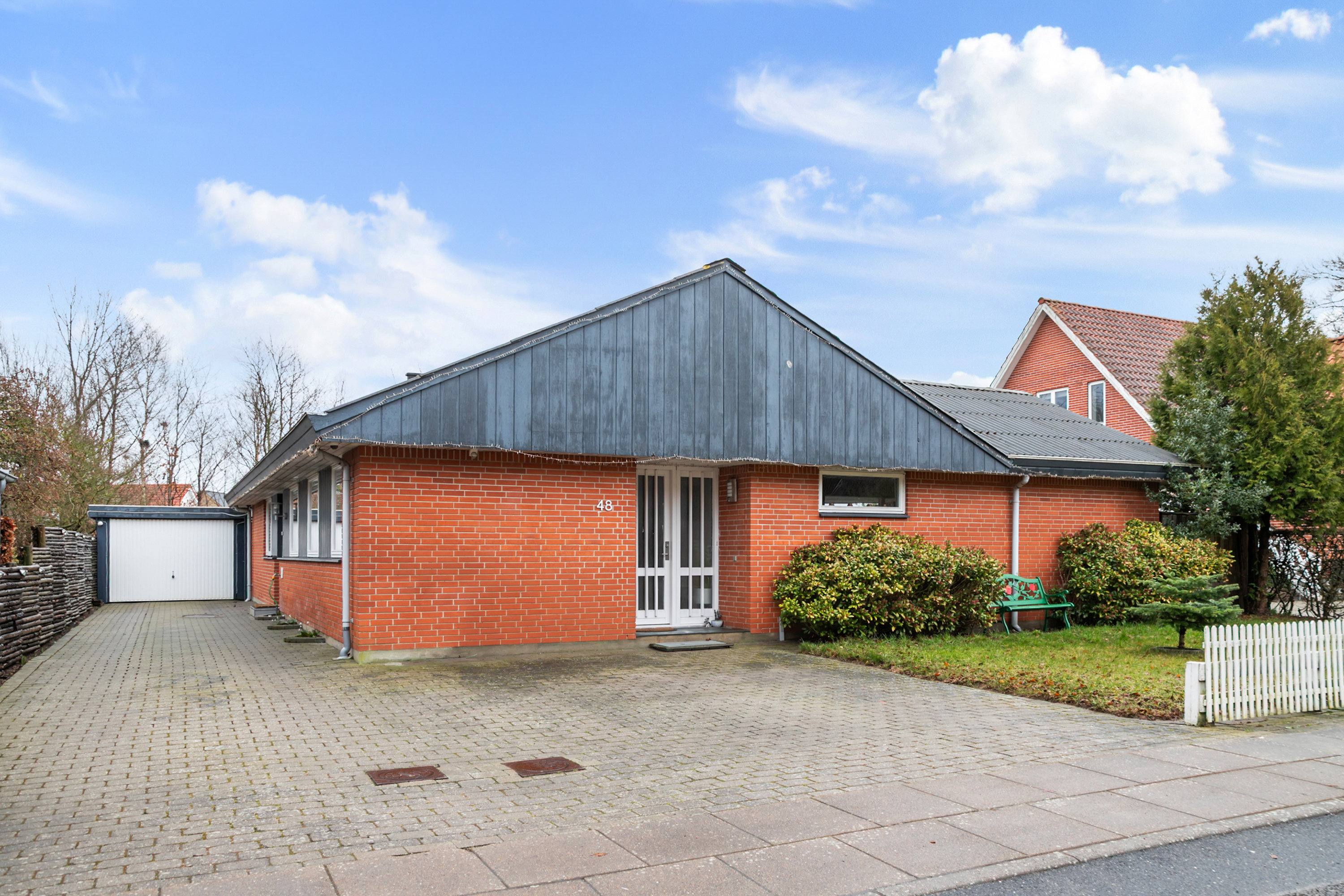 Fremhævet facade billede i fuldskærmstilstand. Billede af Vestergade 48, 9760 Vrå