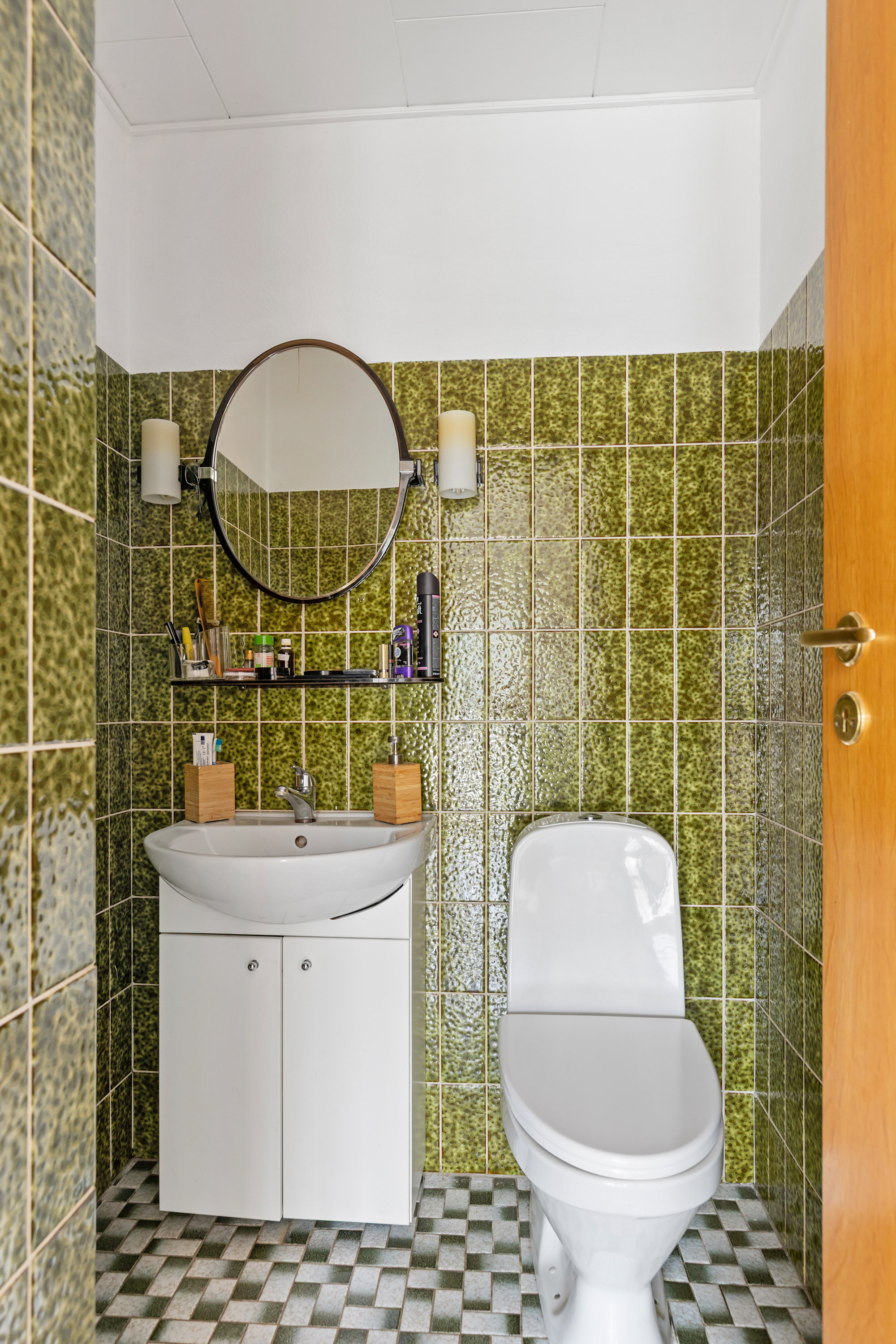 Fremhævet toilet billede i fuldskærmstilstand. Billede af Vestergade 48, 9760 Vrå