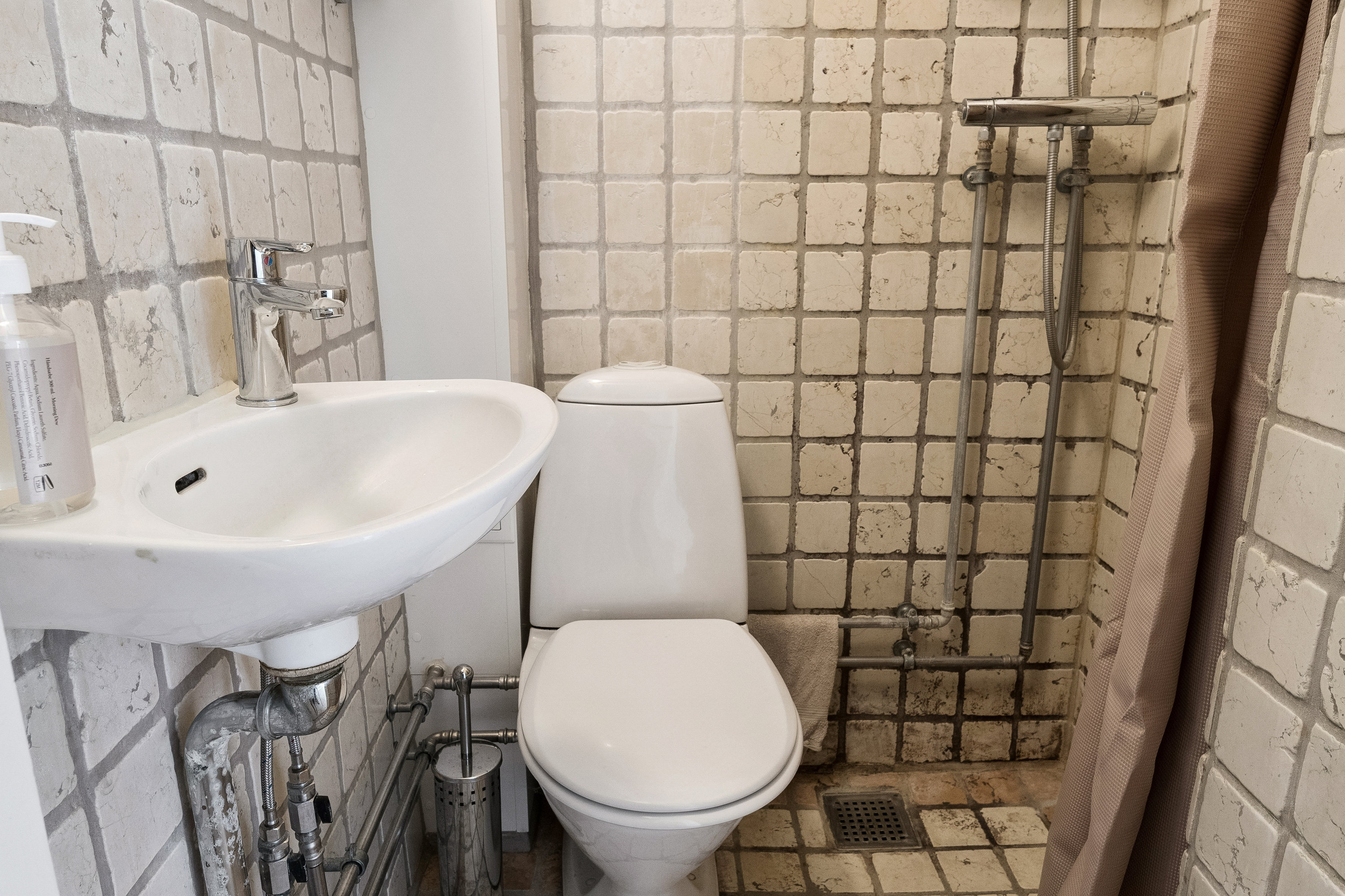 Fremhævet badeværelse billede i fuldskærmstilstand. Billede af Otto Mallings Gade 10, 3. th., 2100 København Ø