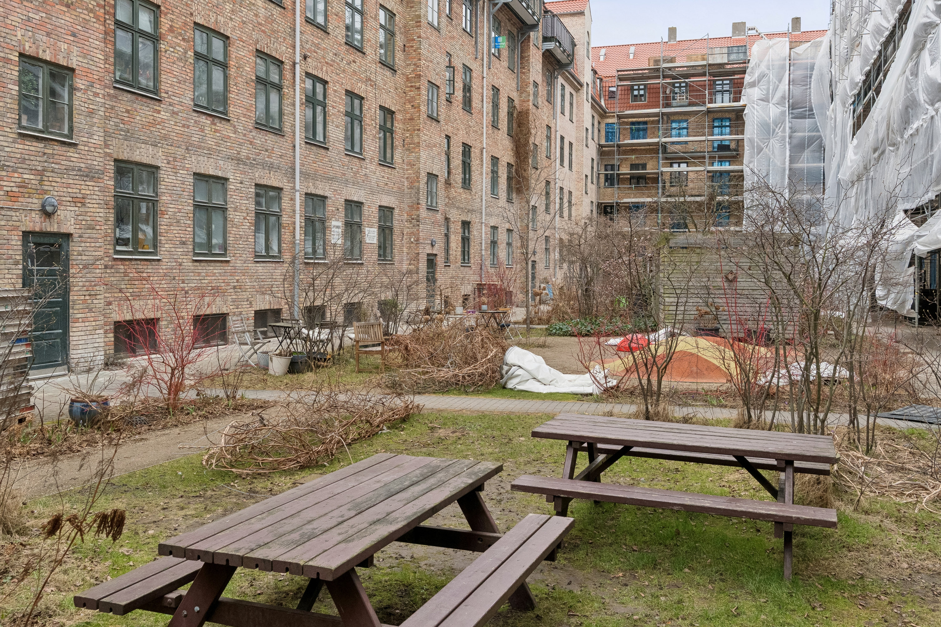 Fremhævet gårdmiljø billede i fuldskærmstilstand. Billede af Otto Mallings Gade 10, 3. th., 2100 København Ø