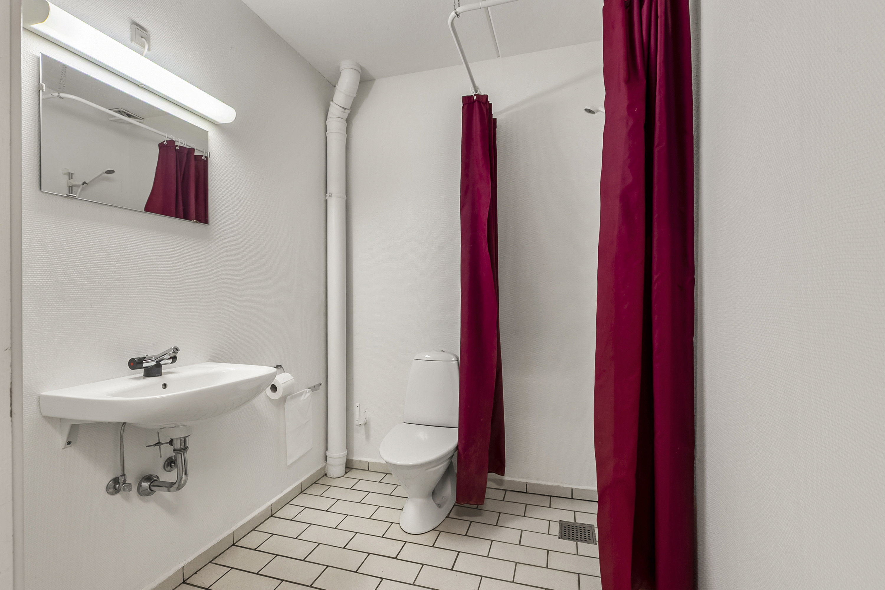 Fremhævet toilet billede i fuldskærmstilstand. Billede af Mønterhøjvej 62, 6200 Aabenraa