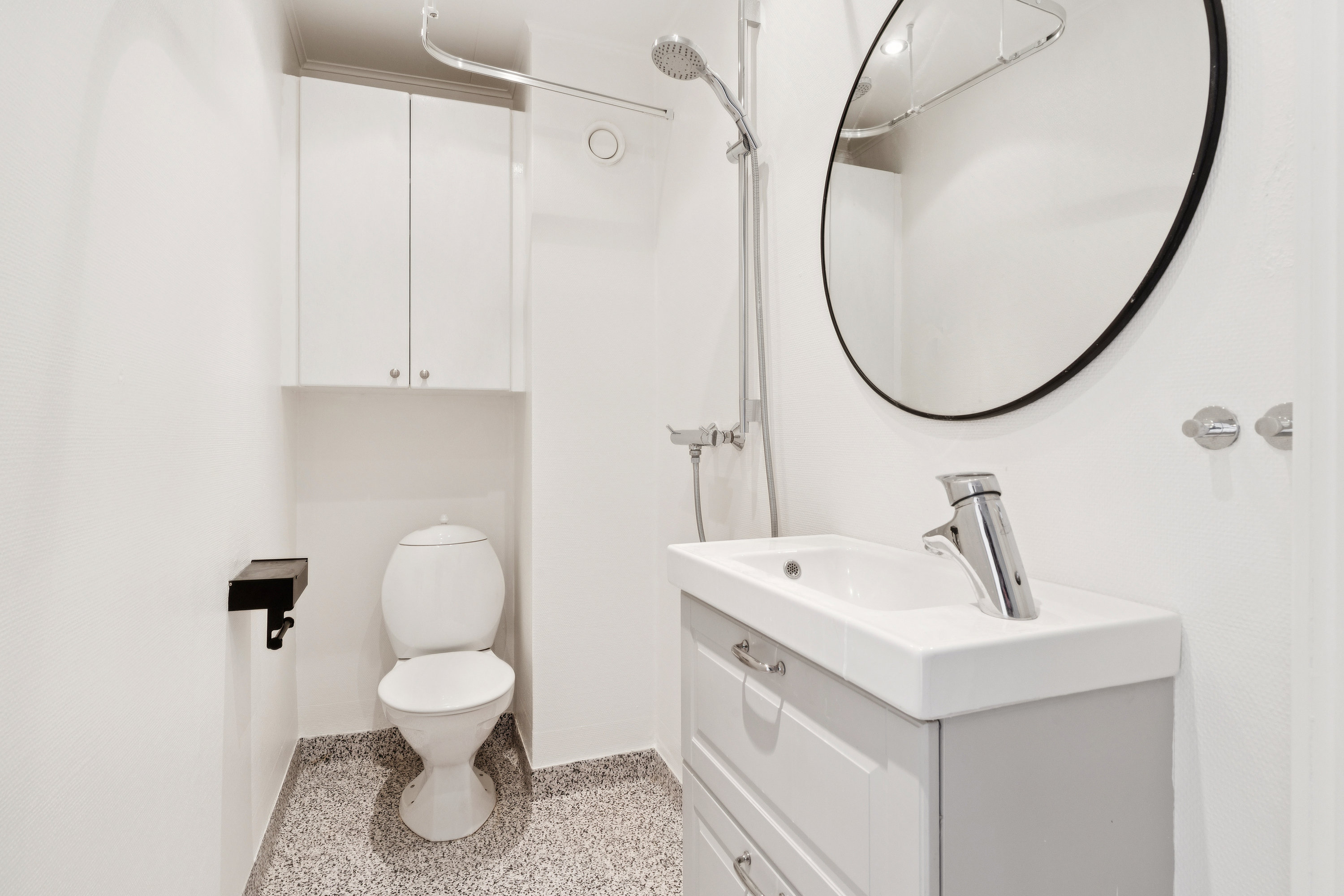 Fremhævet badeværelse billede i fuldskærmstilstand. Billede af Niels Ebbesens Gade 12A, st.. th., 9000 Aalborg