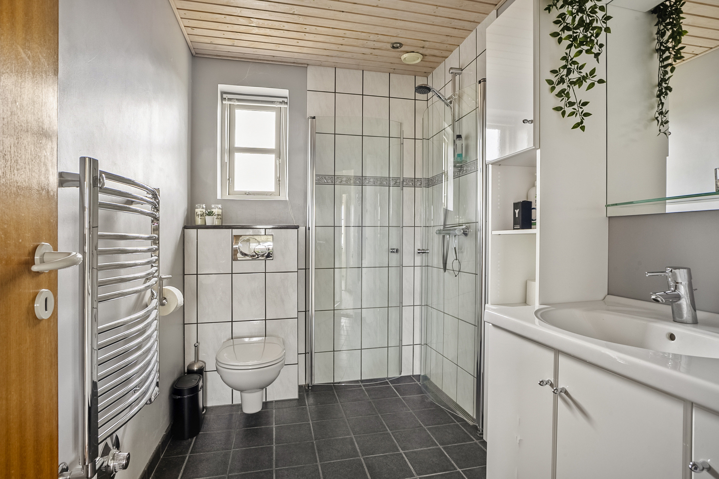 Fremhævet badeværelse billede i fuldskærmstilstand. Billede af Passagen 3, Over Jerstal, 6500 Vojens