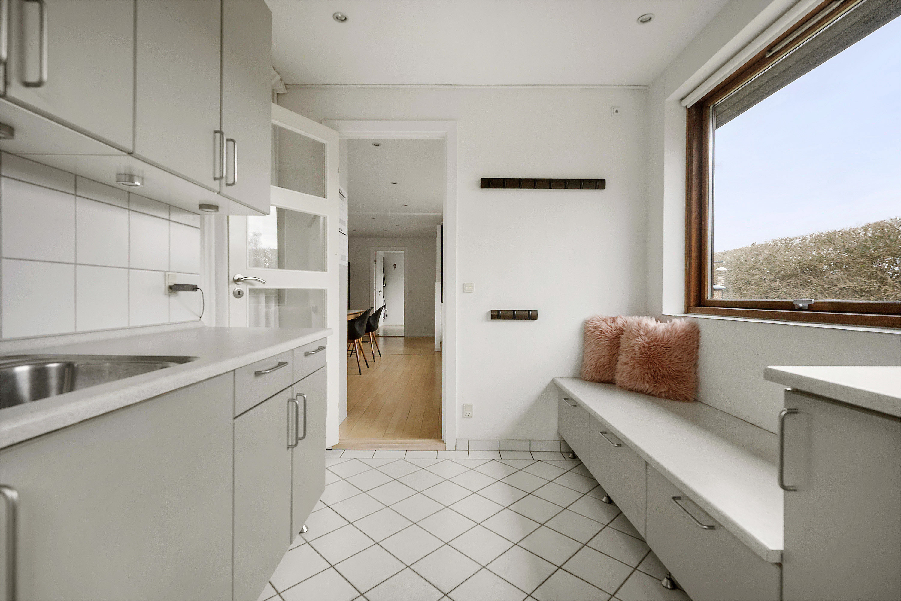 Fremhævet køkken billede i fuldskærmstilstand. Billede af Gøngesletten 21, Trørød, 2950 Vedbæk