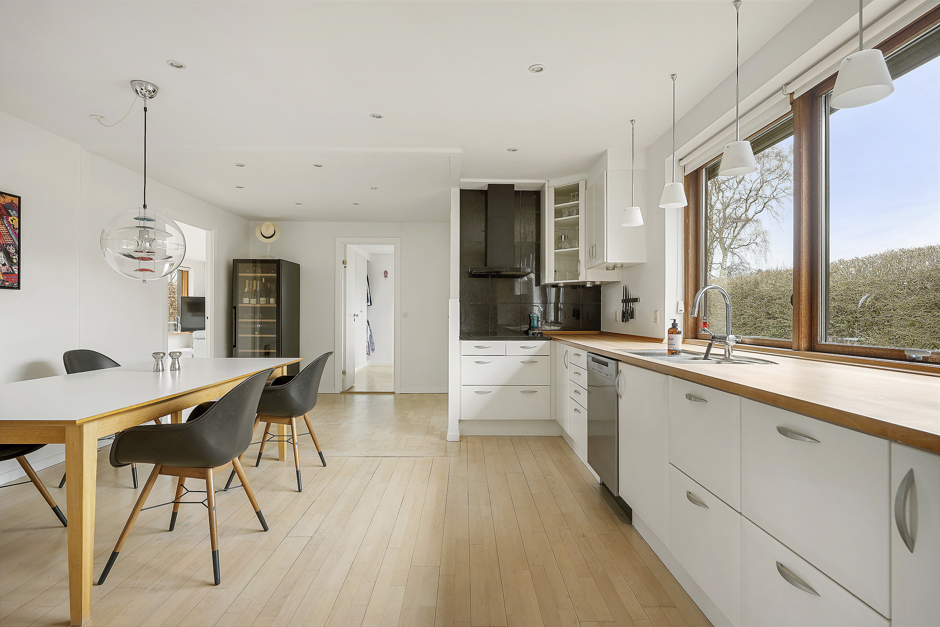 Fremhævet køkken billede i fuldskærmstilstand. Billede af Gøngesletten 21, Trørød, 2950 Vedbæk