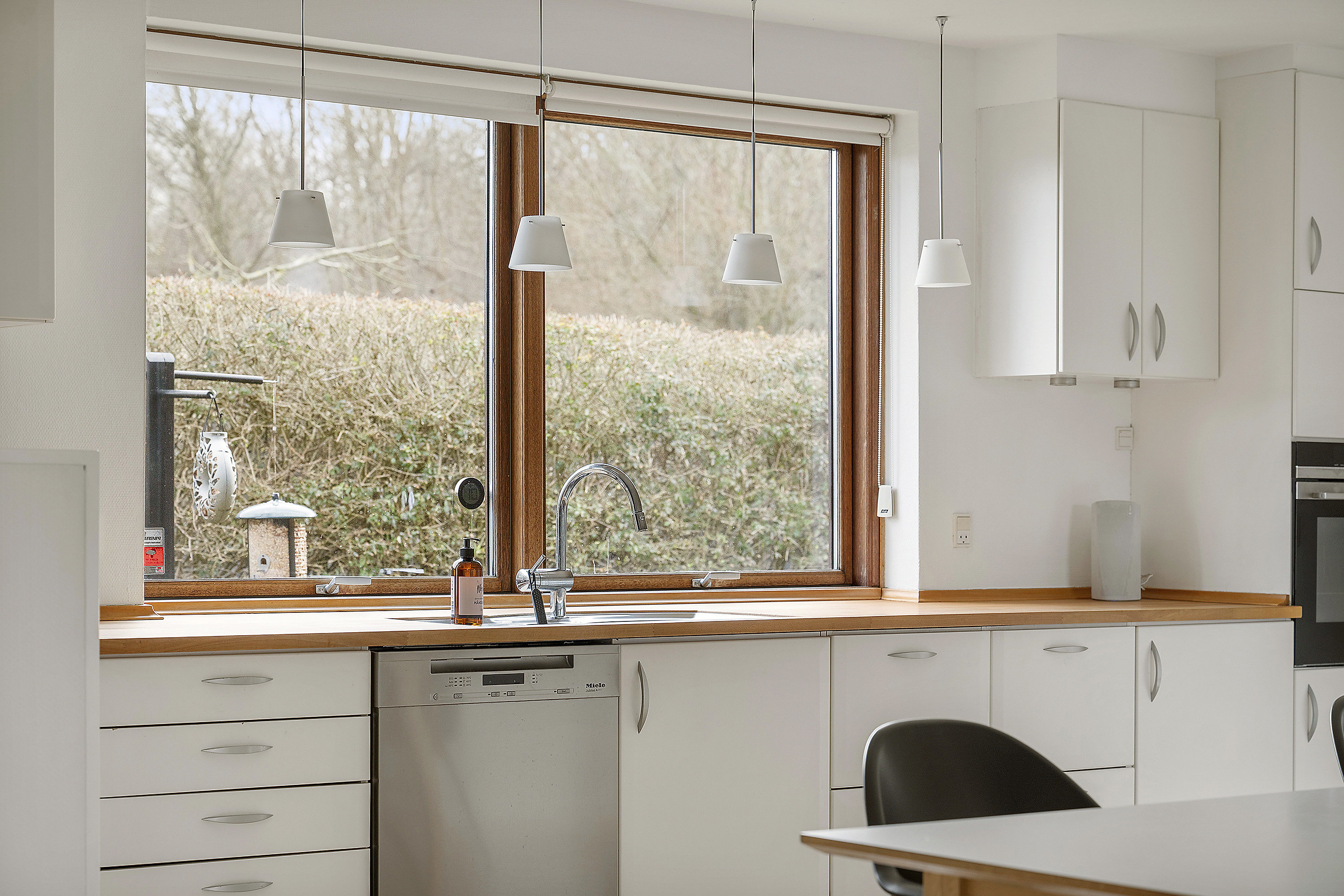 Fremhævet køkken billede i fuldskærmstilstand. Billede af Gøngesletten 21, Trørød, 2950 Vedbæk