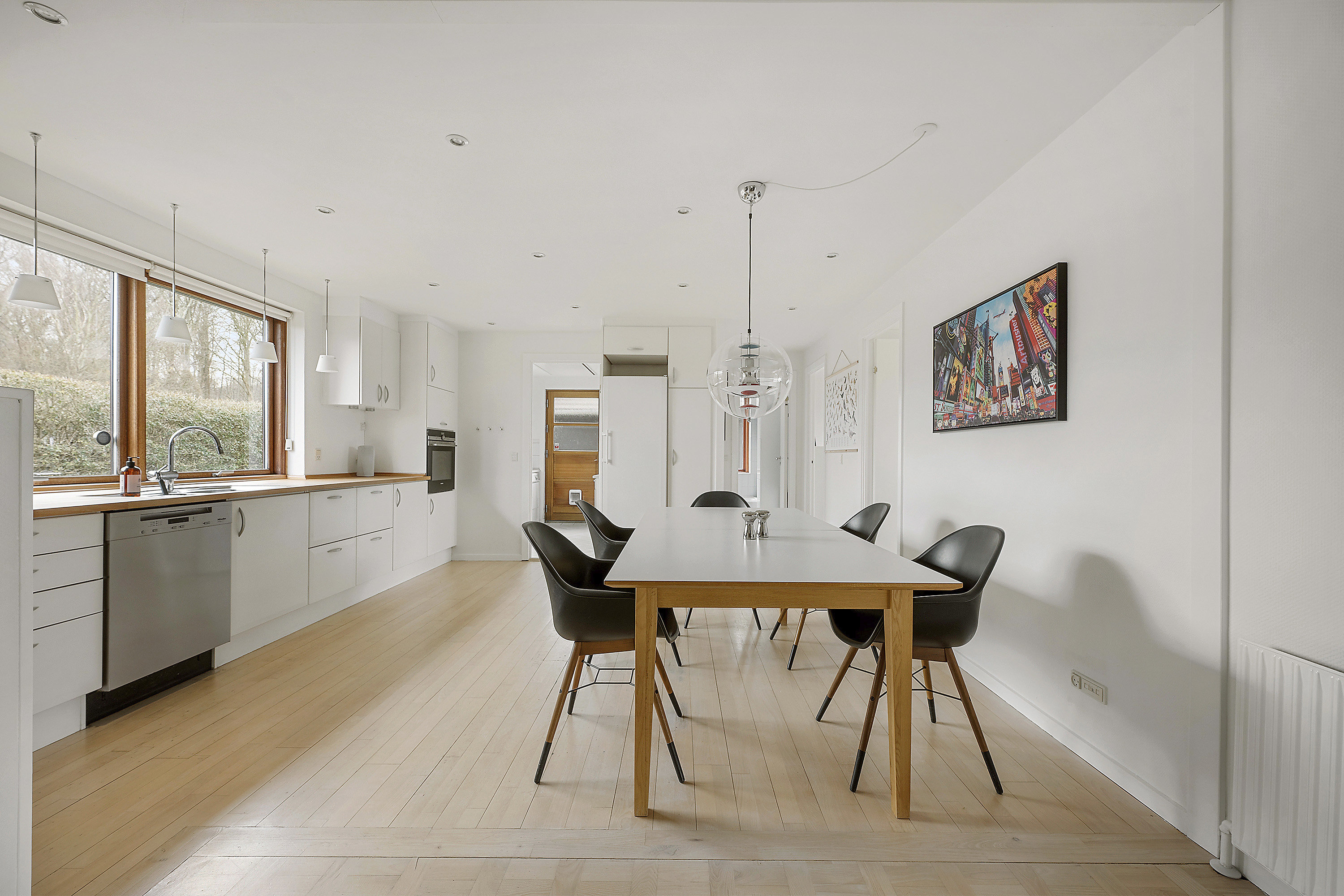 Fremhævet spisekøkken billede i fuldskærmstilstand. Billede af Gøngesletten 21, Trørød, 2950 Vedbæk