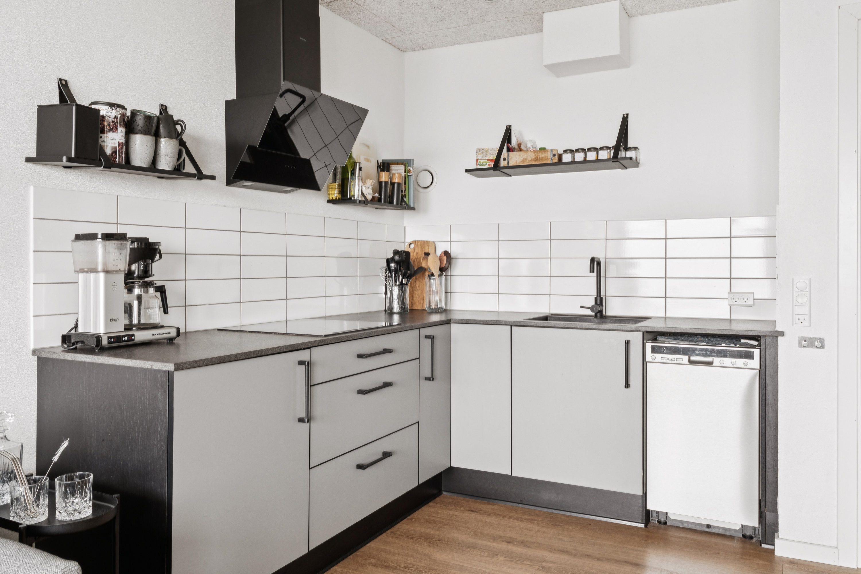 Fremhævet køkken billede i fuldskærmstilstand. Billede af Revlingbakken 33, 8. 910., 9000 Aalborg