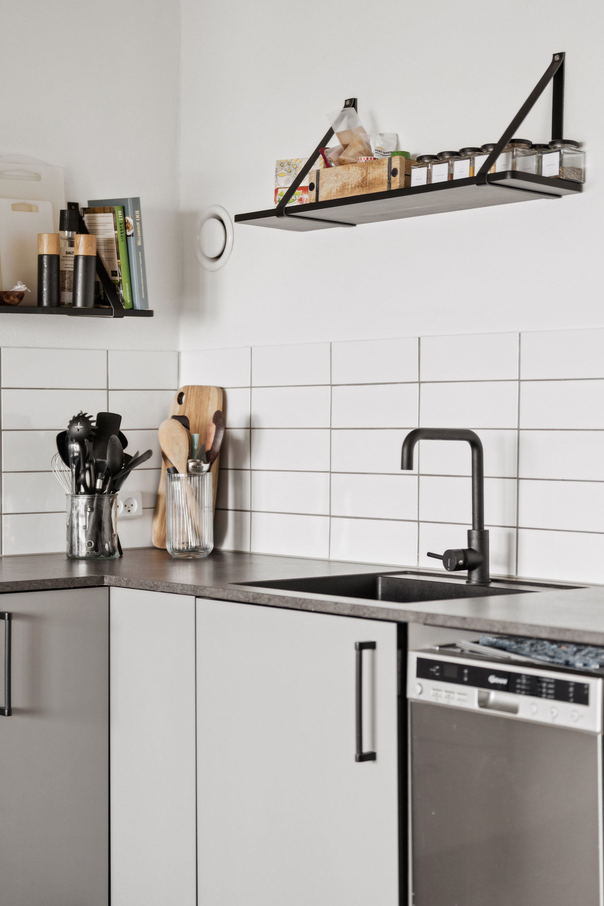 Fremhævet køkken billede i fuldskærmstilstand. Billede af Revlingbakken 33, 8. 910., 9000 Aalborg