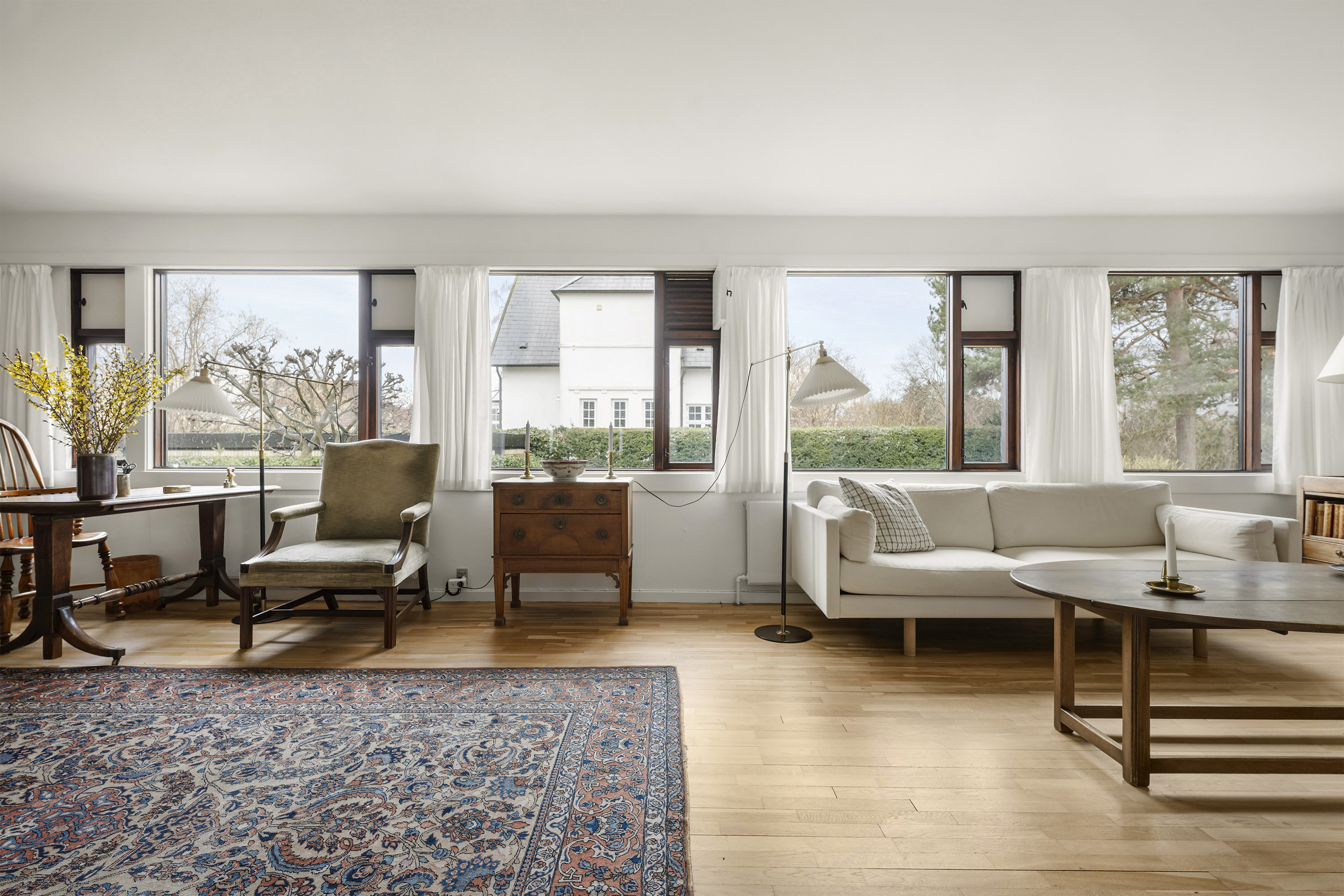 Fremhævet stue billede i fuldskærmstilstand. Billede af Carl Baggers Alle 20, 2920 Charlottenlund