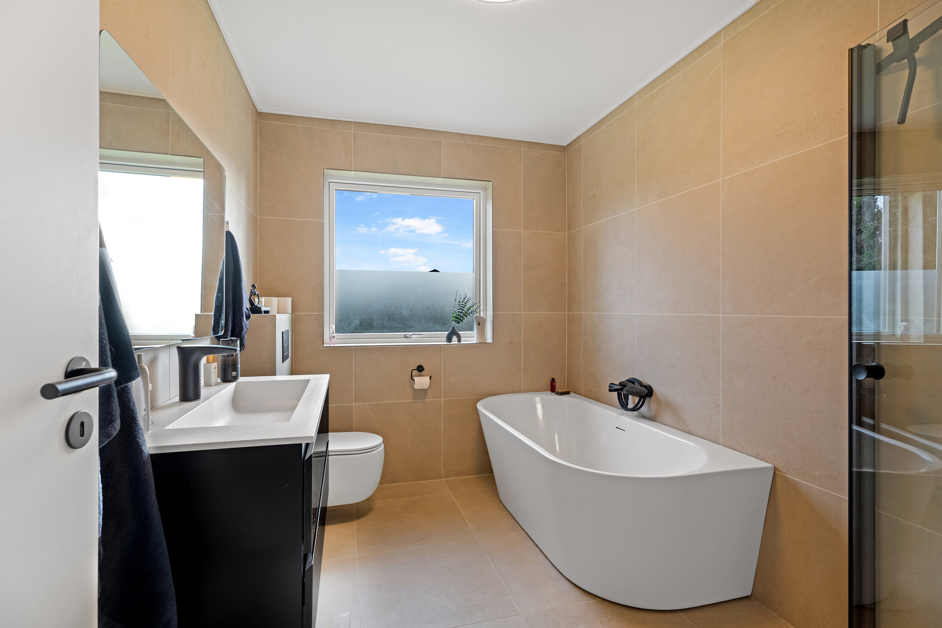 Fremhævet badeværelse billede i fuldskærmstilstand. Billede af Kampersvænge 8, Skelstrup, 4930 Maribo