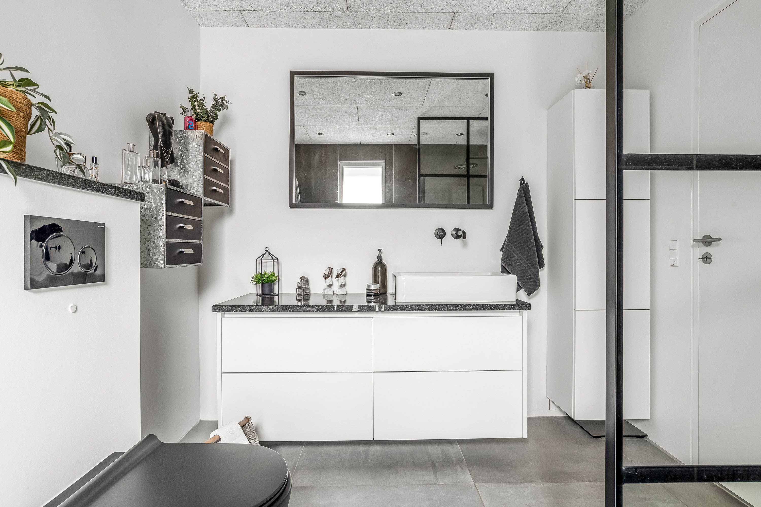 Fremhævet badeværelse billede i fuldskærmstilstand. Billede af Porsevej 14, 7500 Holstebro