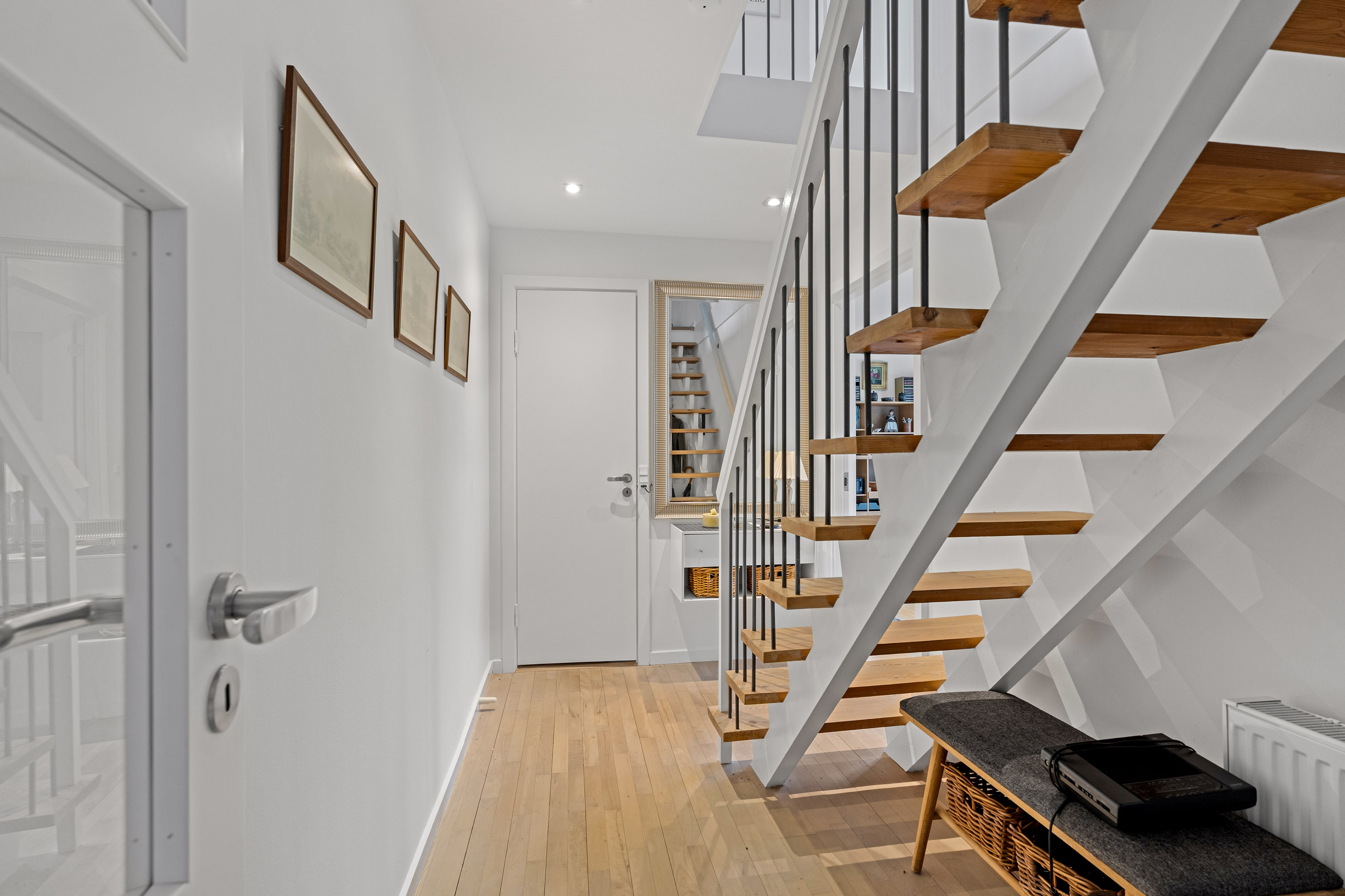 Fremhævet gang billede i fuldskærmstilstand. Billede af Bispevænget 30, 4930 Maribo