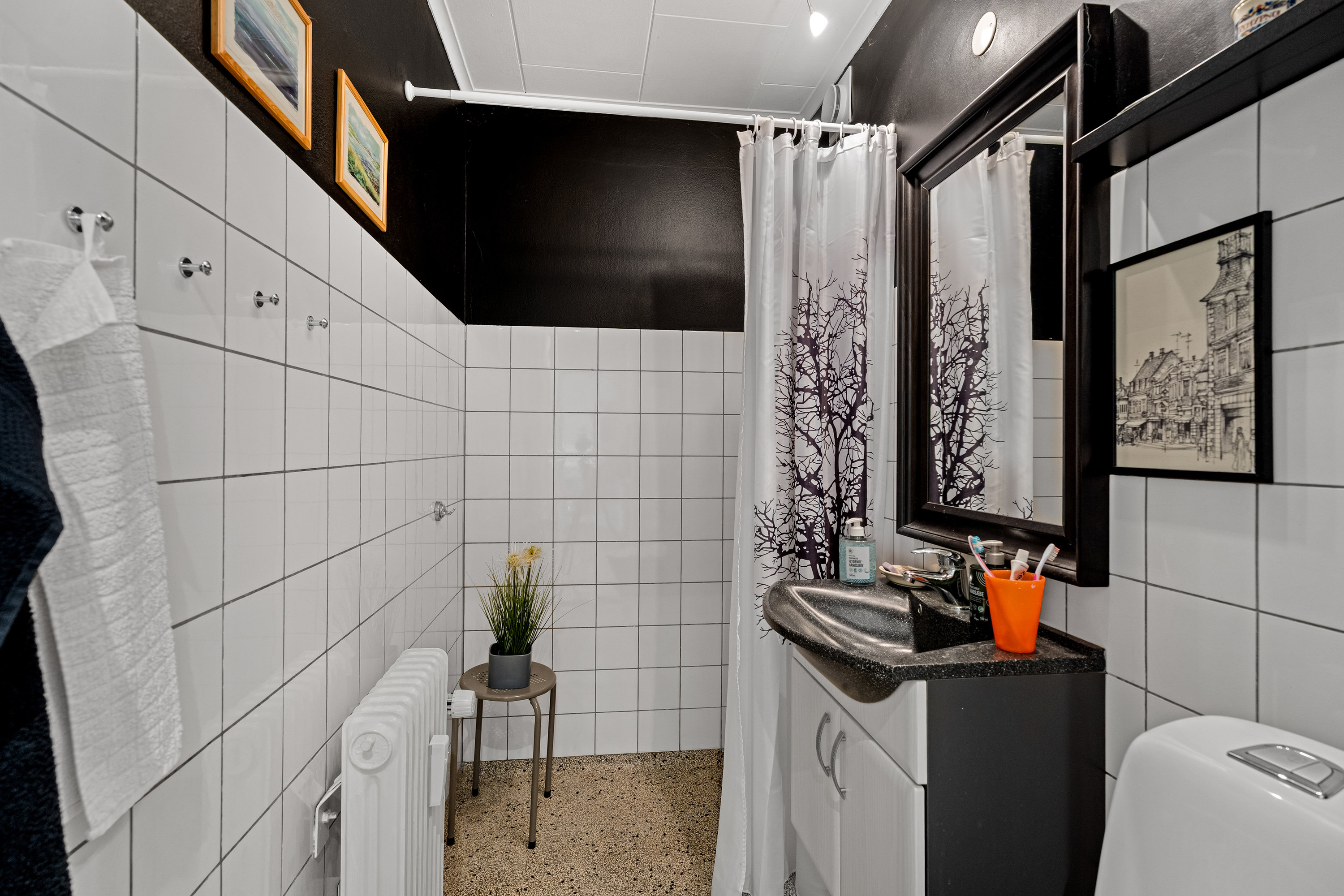 Fremhævet badeværelse billede i fuldskærmstilstand. Billede af Bispevænget 30, 4930 Maribo