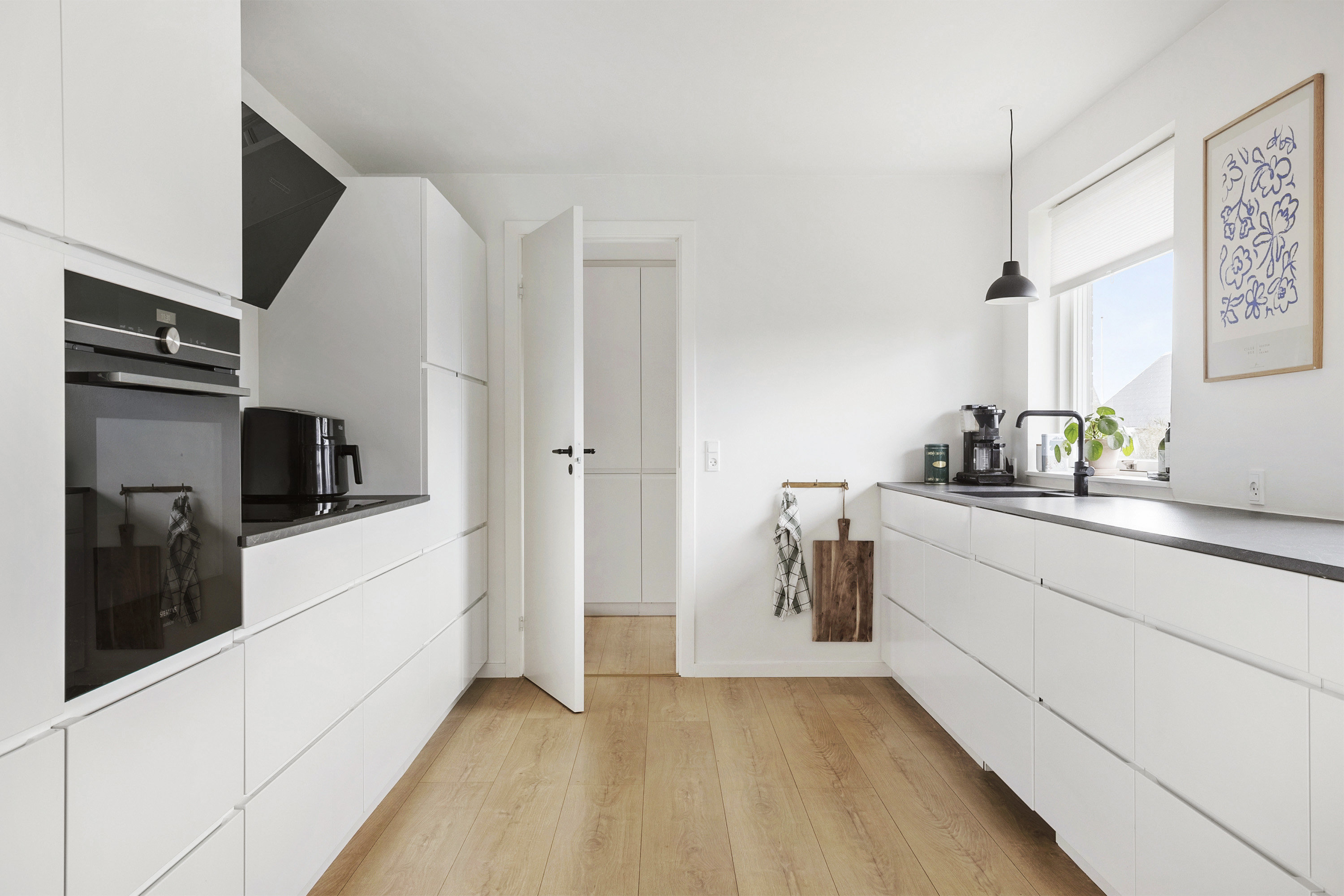 Fremhævet køkken billede i fuldskærmstilstand. Billede af Morbærvej 49, 6600 Vejen