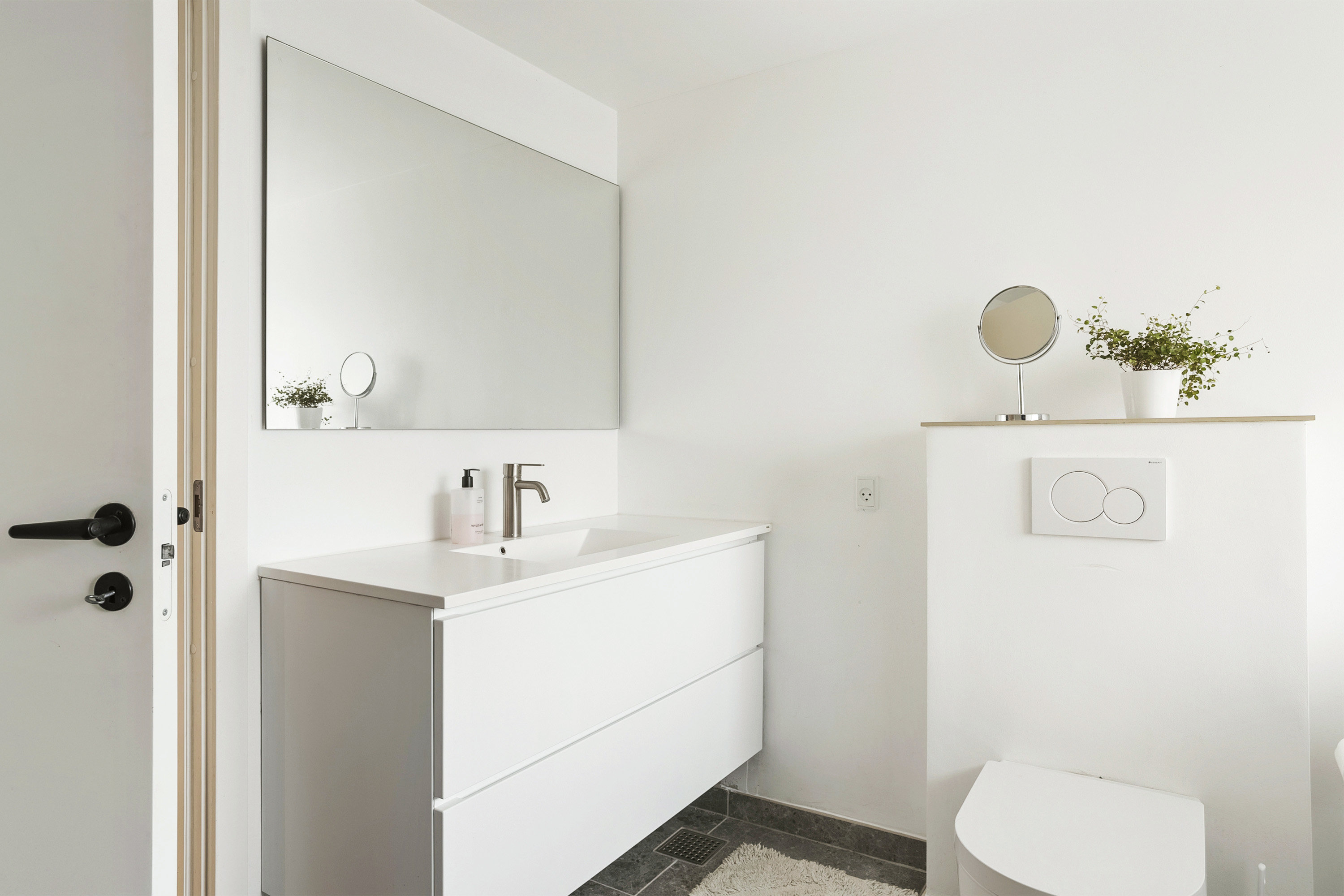 Fremhævet badeværelse billede i fuldskærmstilstand. Billede af Morbærvej 49, 6600 Vejen