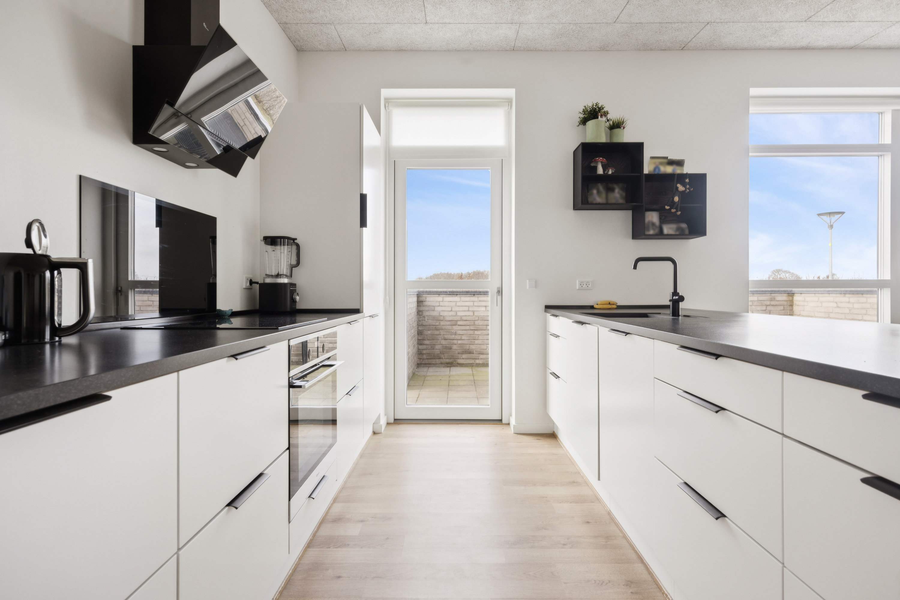 Fremhævet køkken billede i fuldskærmstilstand. Billede af Østermarken 219, 9320 Hjallerup