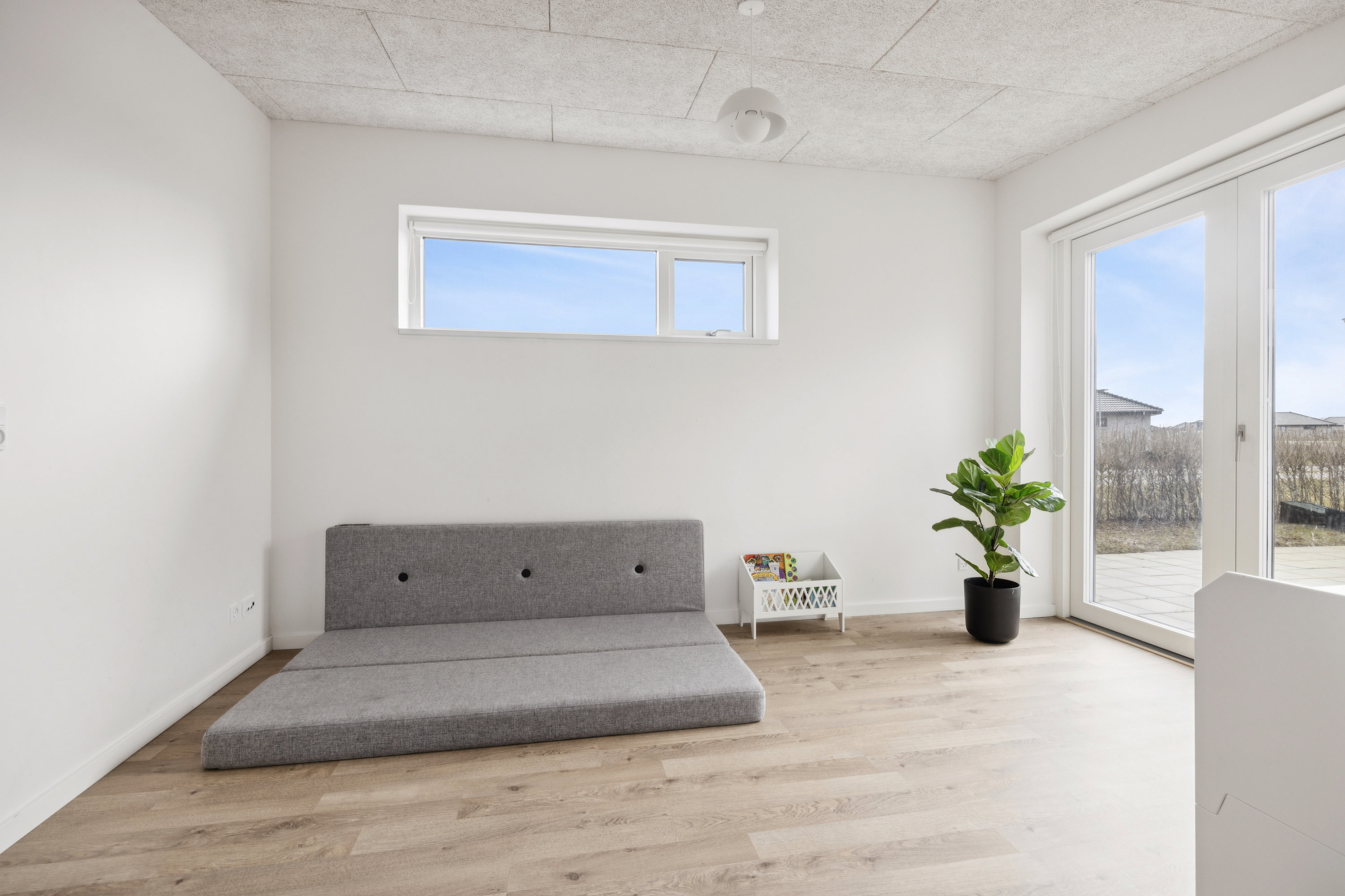 Fremhævet stue billede i fuldskærmstilstand. Billede af Østermarken 219, 9320 Hjallerup