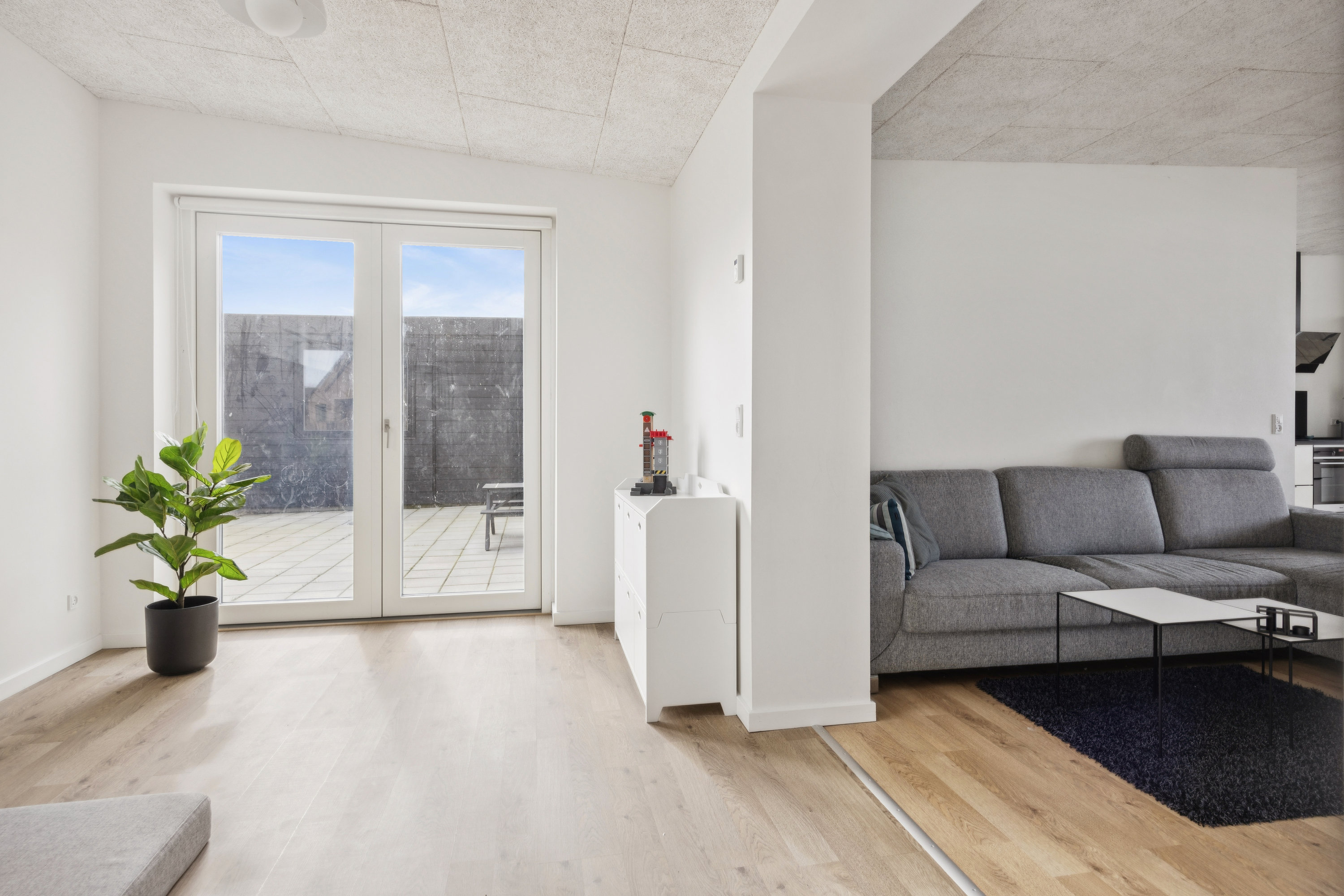 Fremhævet stue billede i fuldskærmstilstand. Billede af Østermarken 219, 9320 Hjallerup