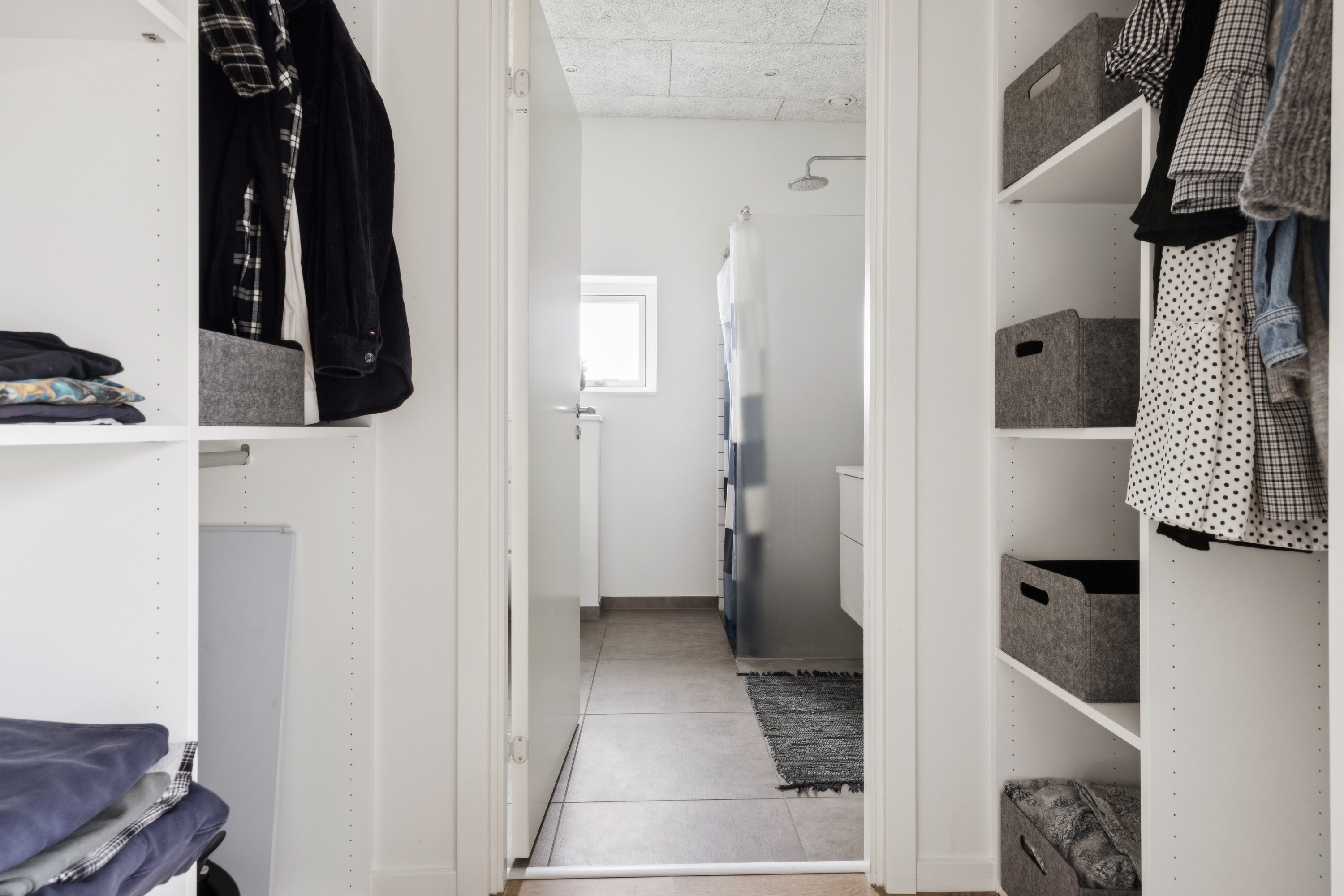 Fremhævet badeværelse billede i fuldskærmstilstand. Billede af Østermarken 219, 9320 Hjallerup