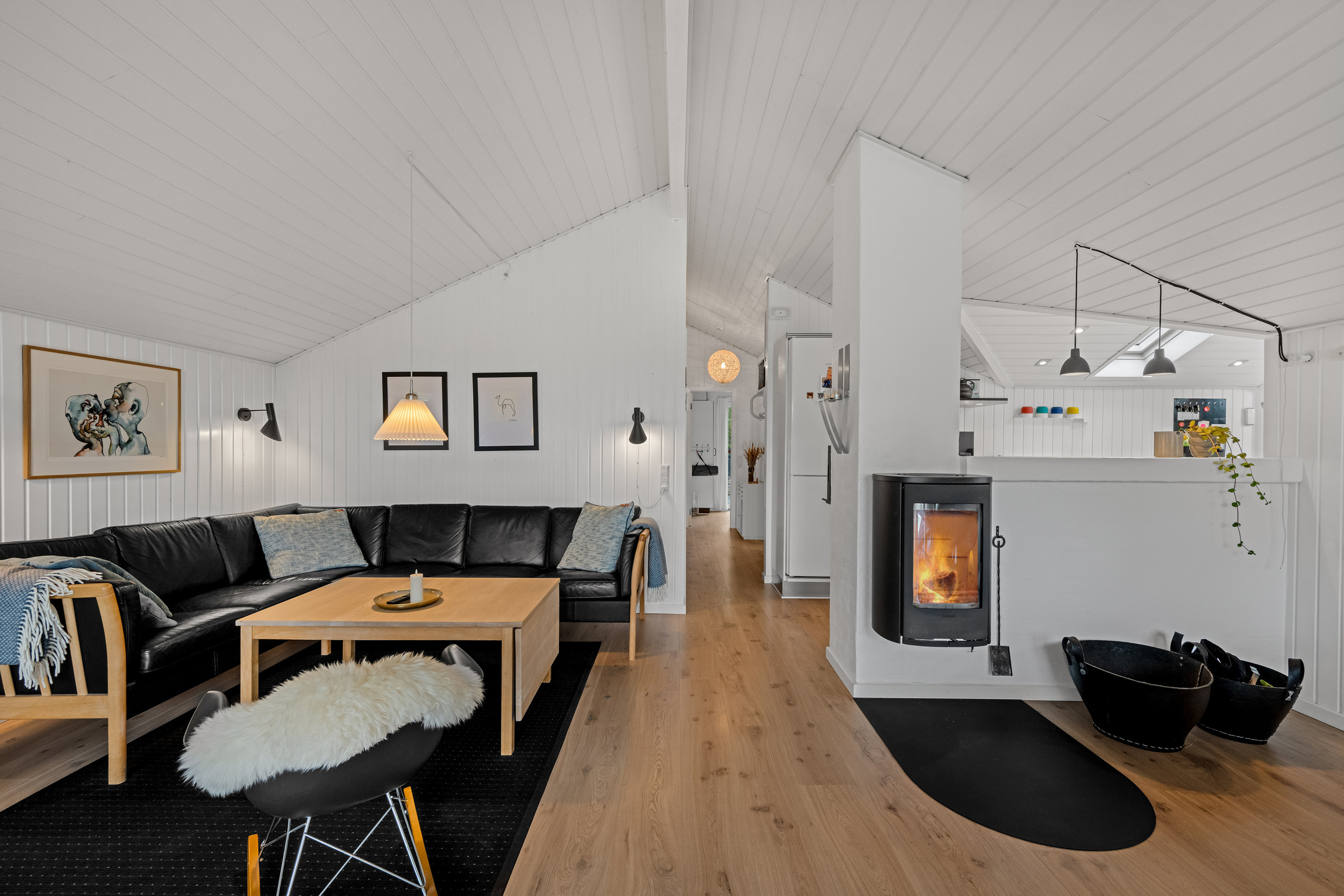 Fremhævet stue billede i fuldskærmstilstand. Billede af Bjerregårdsvej 112, Bjerregaard, 6960 Hvide Sande