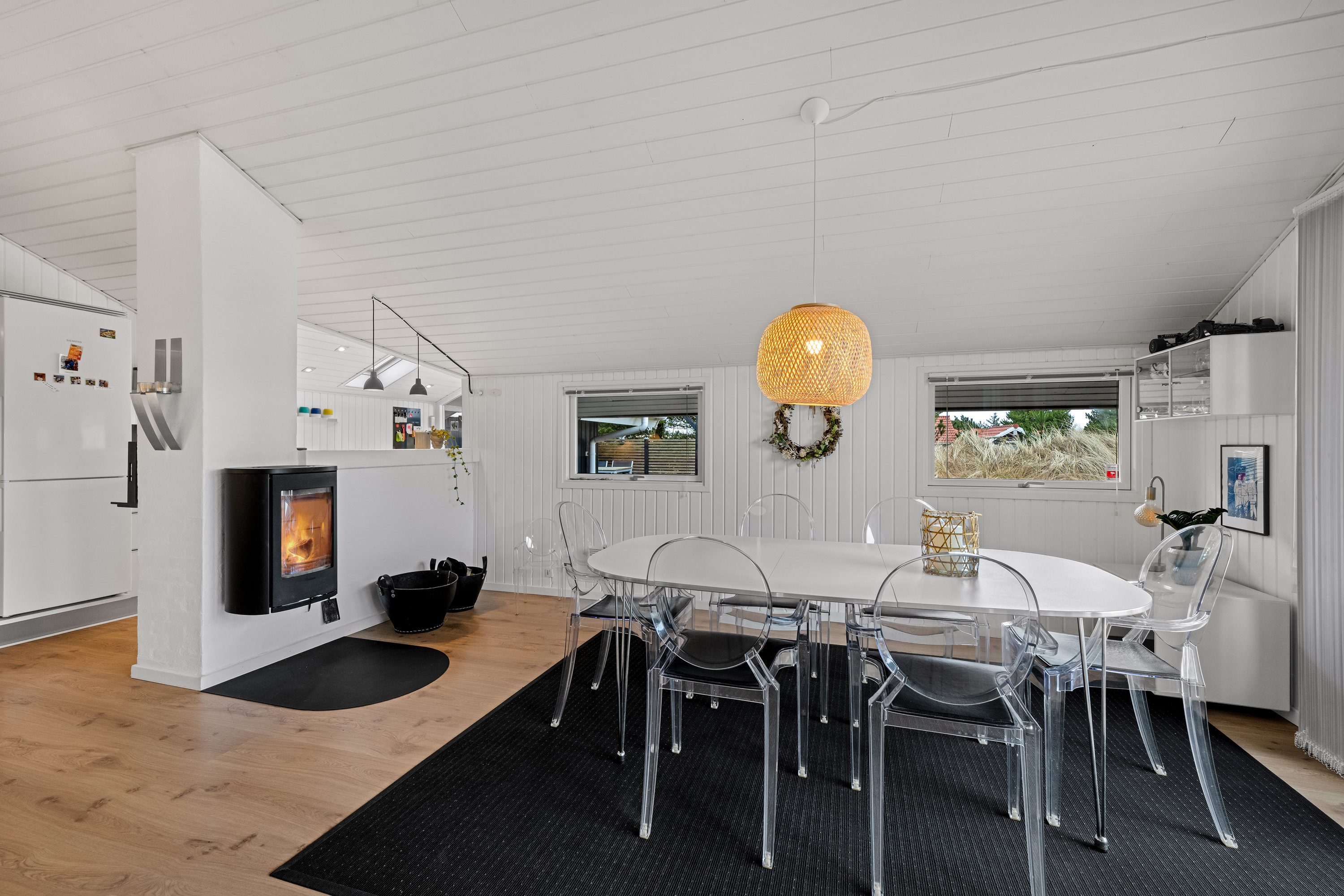 Fremhævet stue billede i fuldskærmstilstand. Billede af Bjerregårdsvej 112, Bjerregaard, 6960 Hvide Sande