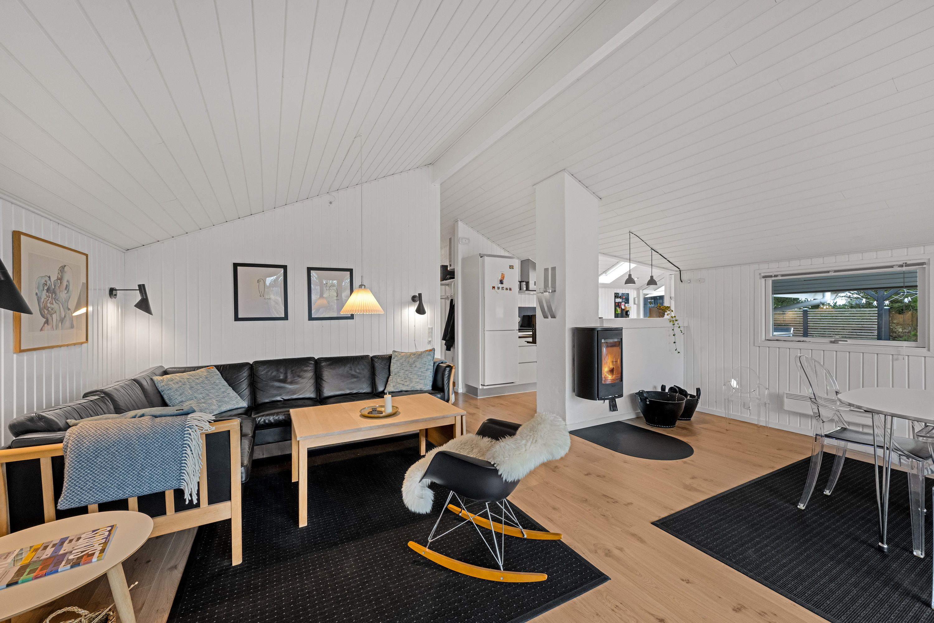 Fremhævet stue billede i fuldskærmstilstand. Billede af Bjerregårdsvej 112, Bjerregaard, 6960 Hvide Sande