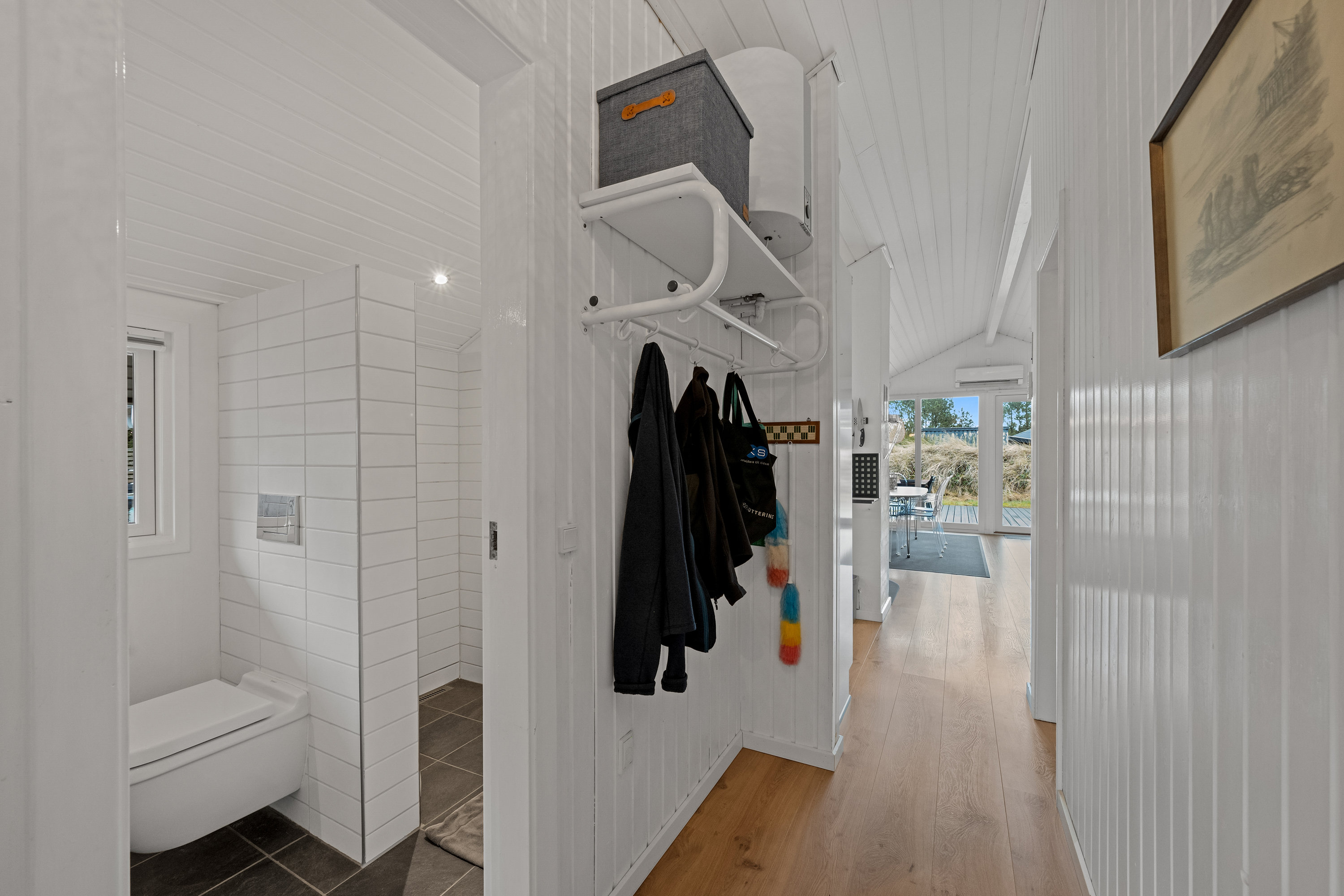 Fremhævet gang billede i fuldskærmstilstand. Billede af Bjerregårdsvej 112, Bjerregaard, 6960 Hvide Sande