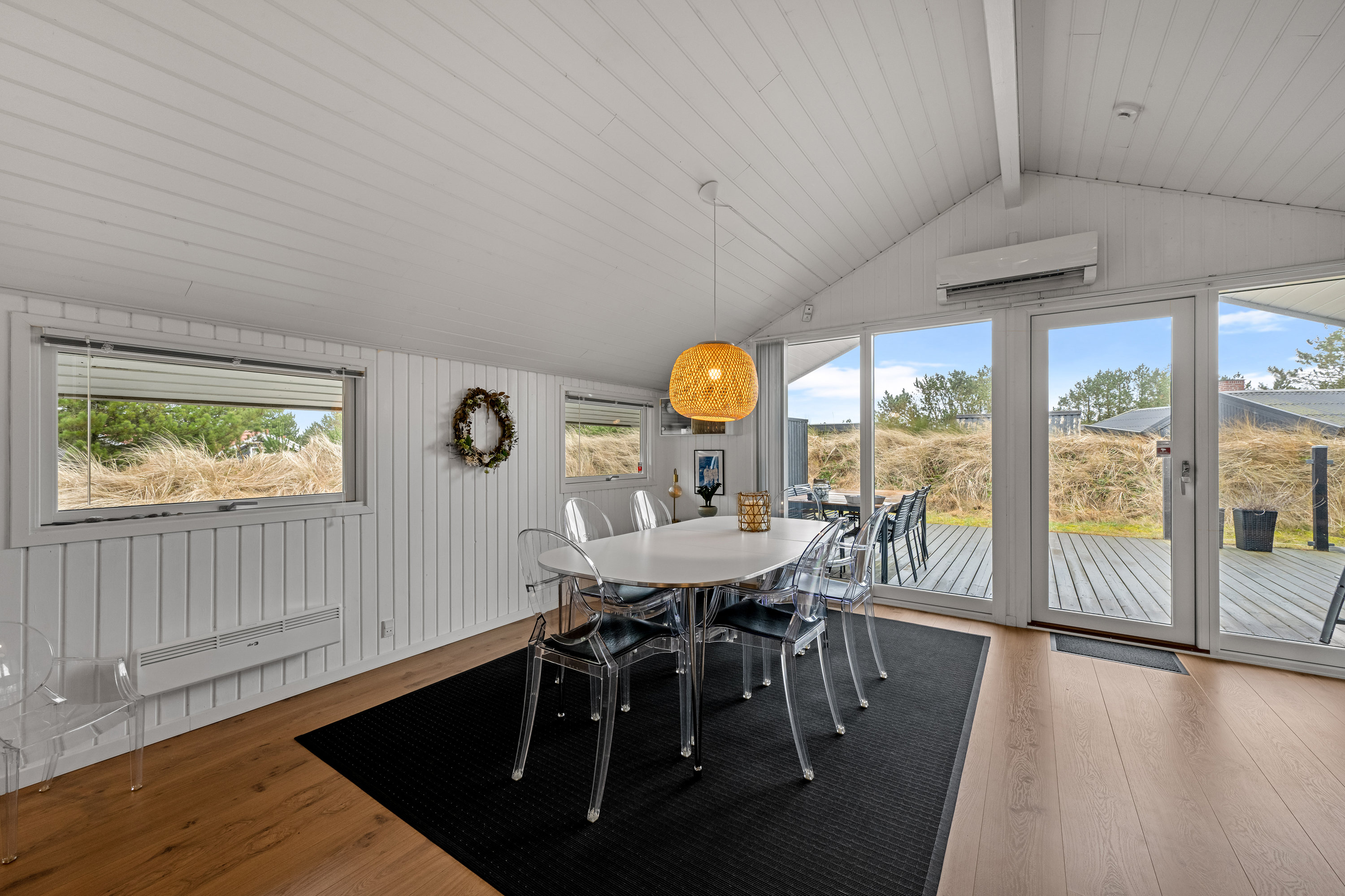 Fremhævet stue billede i fuldskærmstilstand. Billede af Bjerregårdsvej 112, Bjerregaard, 6960 Hvide Sande