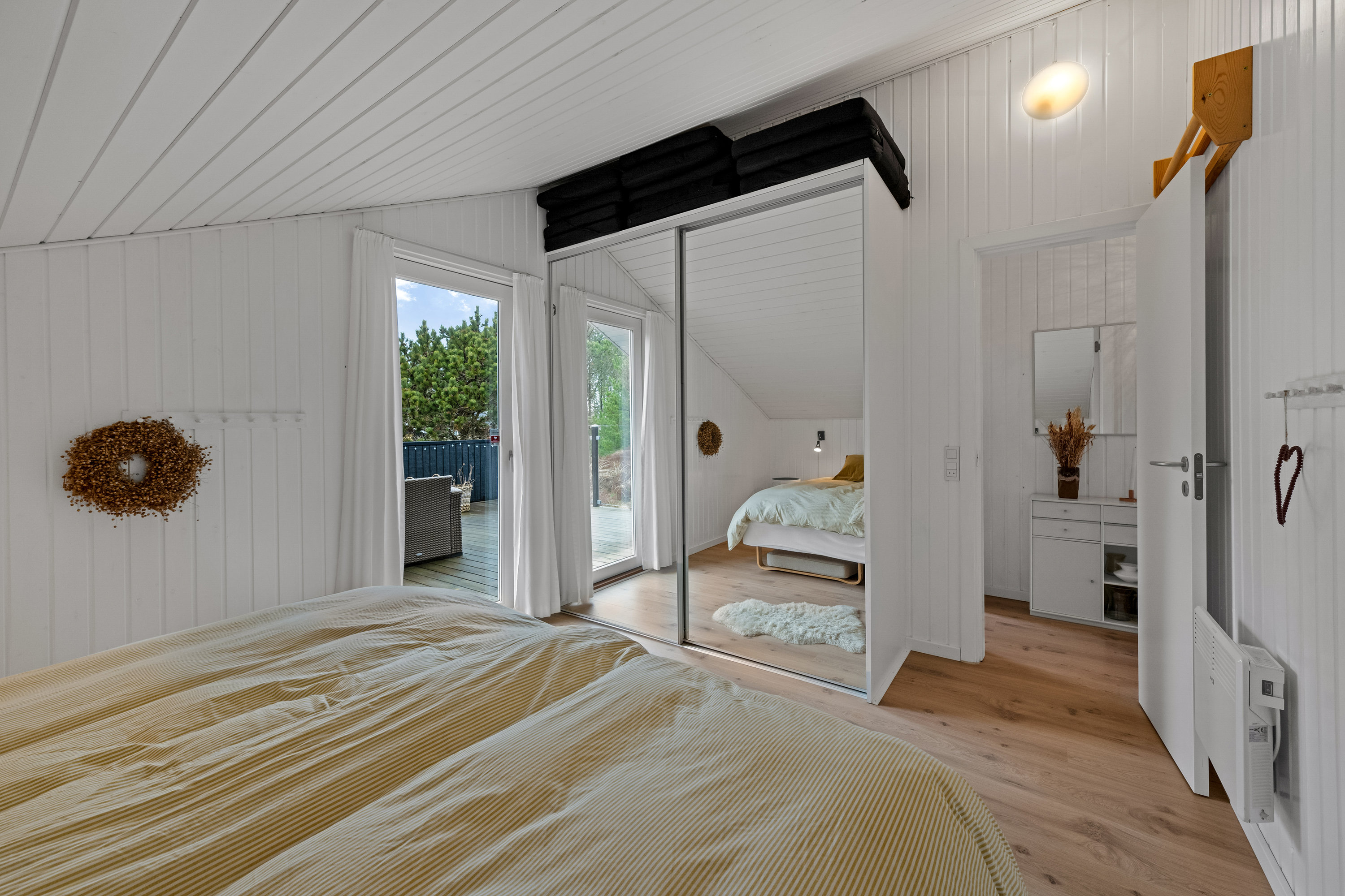 Fremhævet soveværelse billede i fuldskærmstilstand. Billede af Bjerregårdsvej 112, Bjerregaard, 6960 Hvide Sande