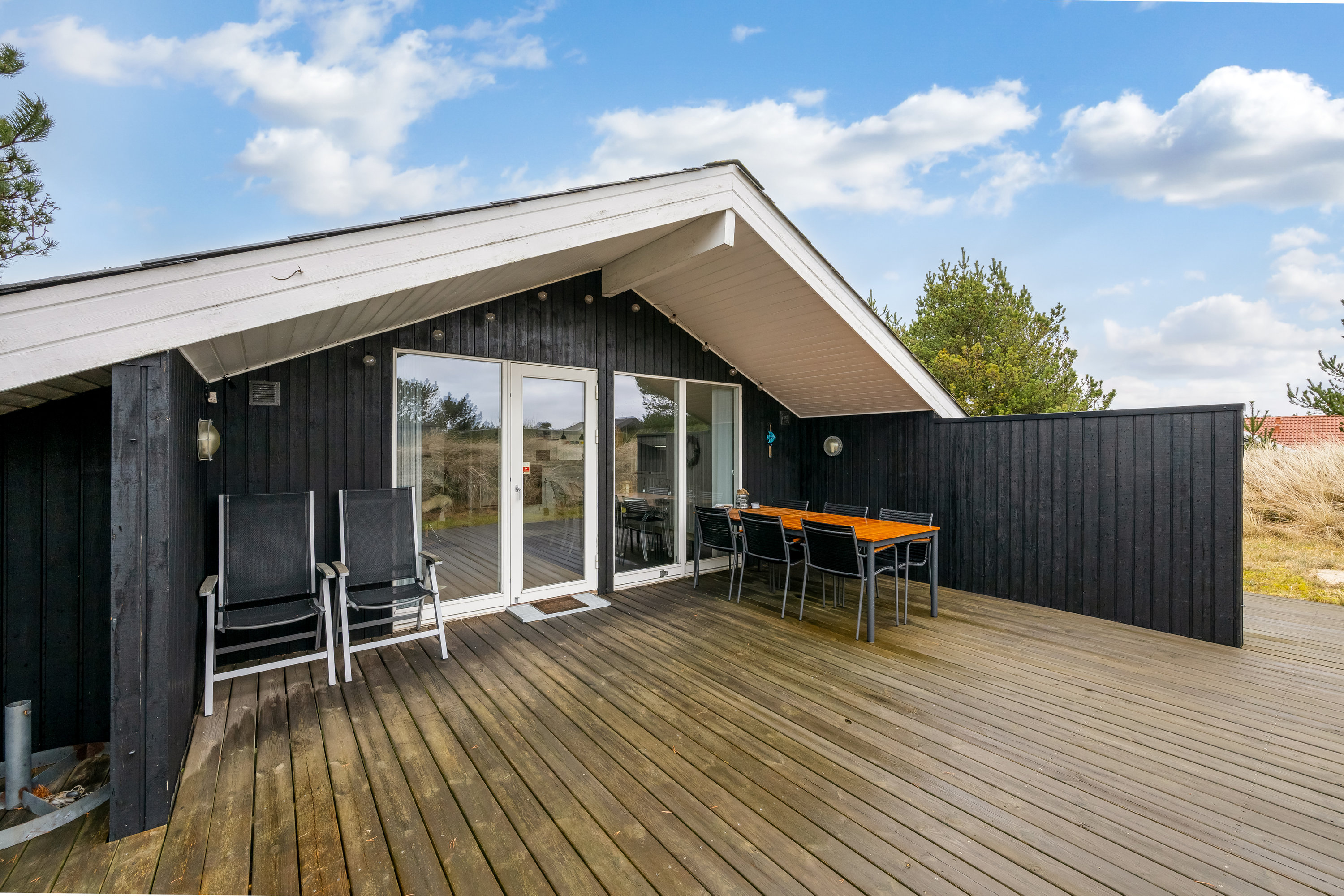 Fremhævet terrasse billede i fuldskærmstilstand. Billede af Bjerregårdsvej 112, Bjerregaard, 6960 Hvide Sande