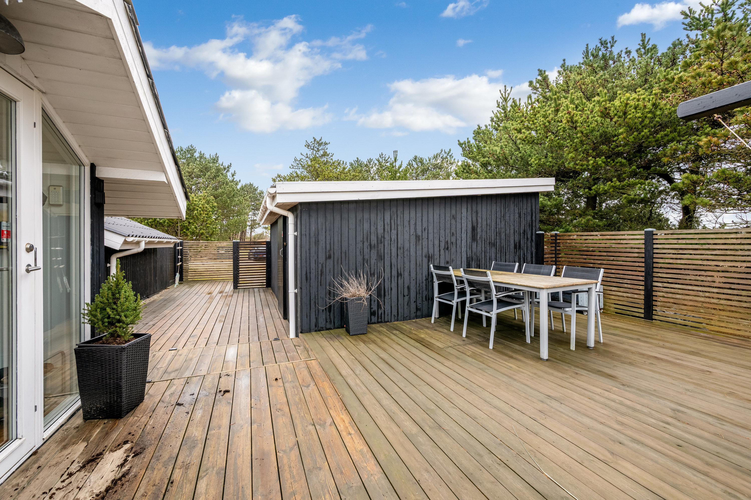 Fremhævet terrasse billede i fuldskærmstilstand. Billede af Bjerregårdsvej 112, Bjerregaard, 6960 Hvide Sande