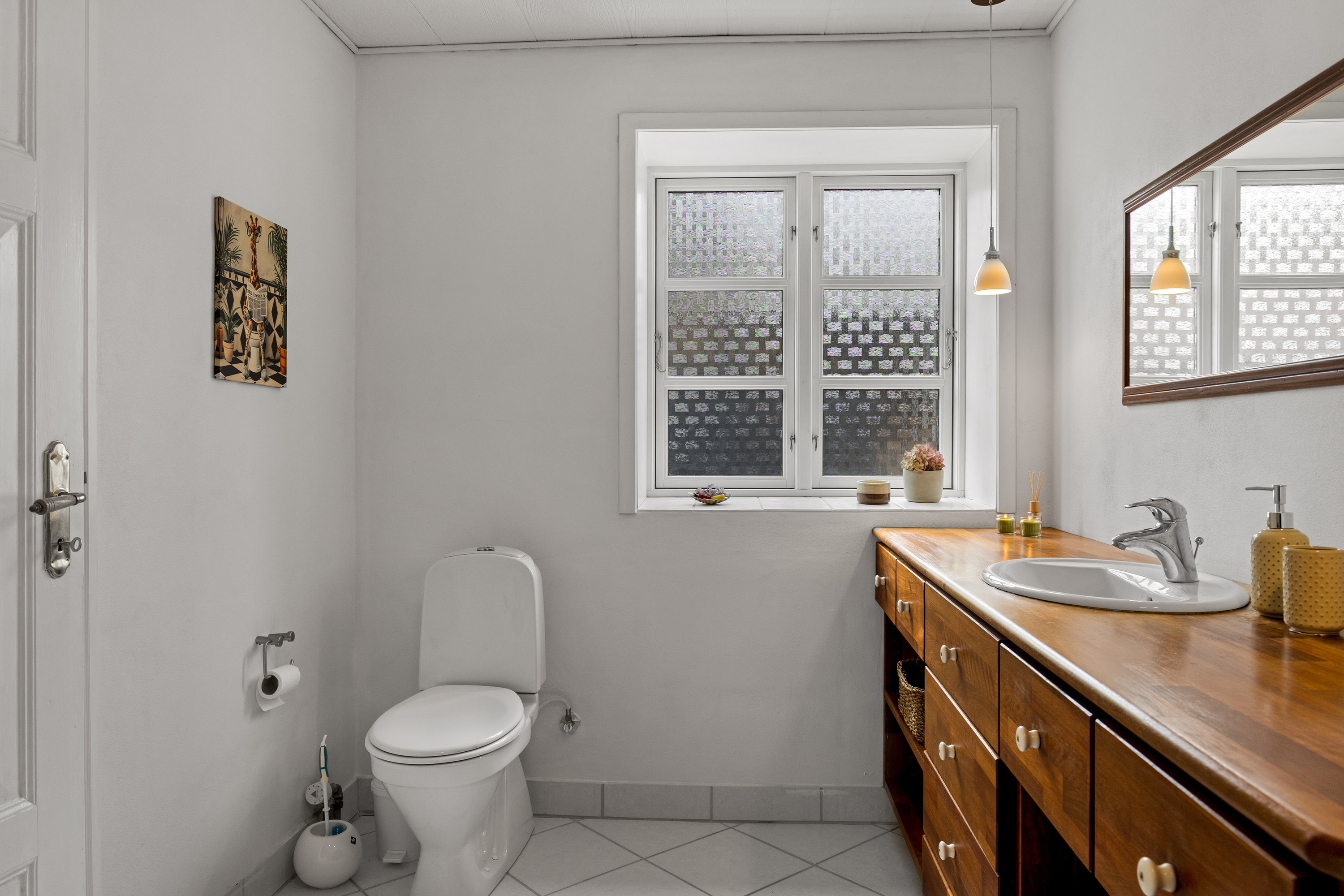 Fremhævet toilet billede i fuldskærmstilstand. Billede af Kirkegade 3, 6261 Bredebro