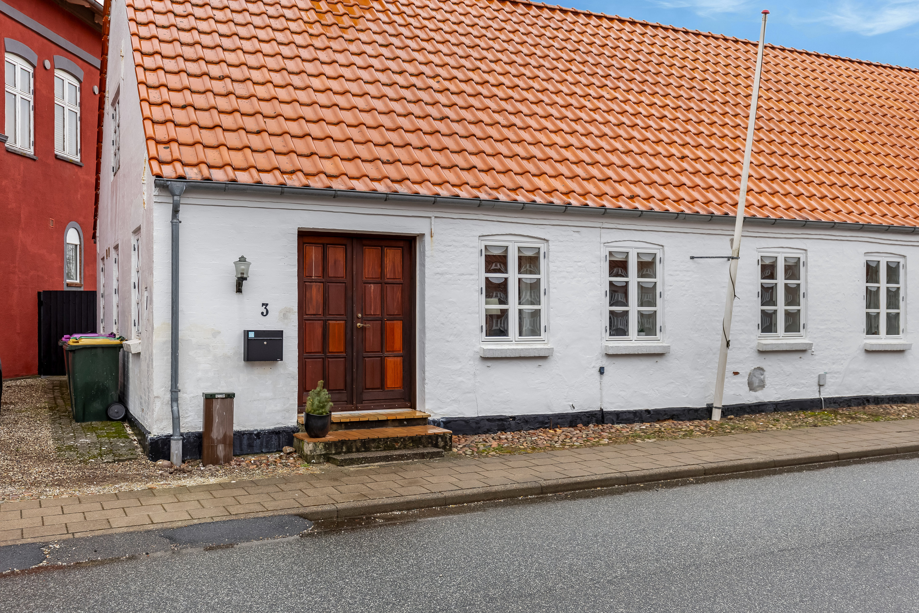 Fremhævet facade billede i fuldskærmstilstand. Billede af Kirkegade 3, 6261 Bredebro