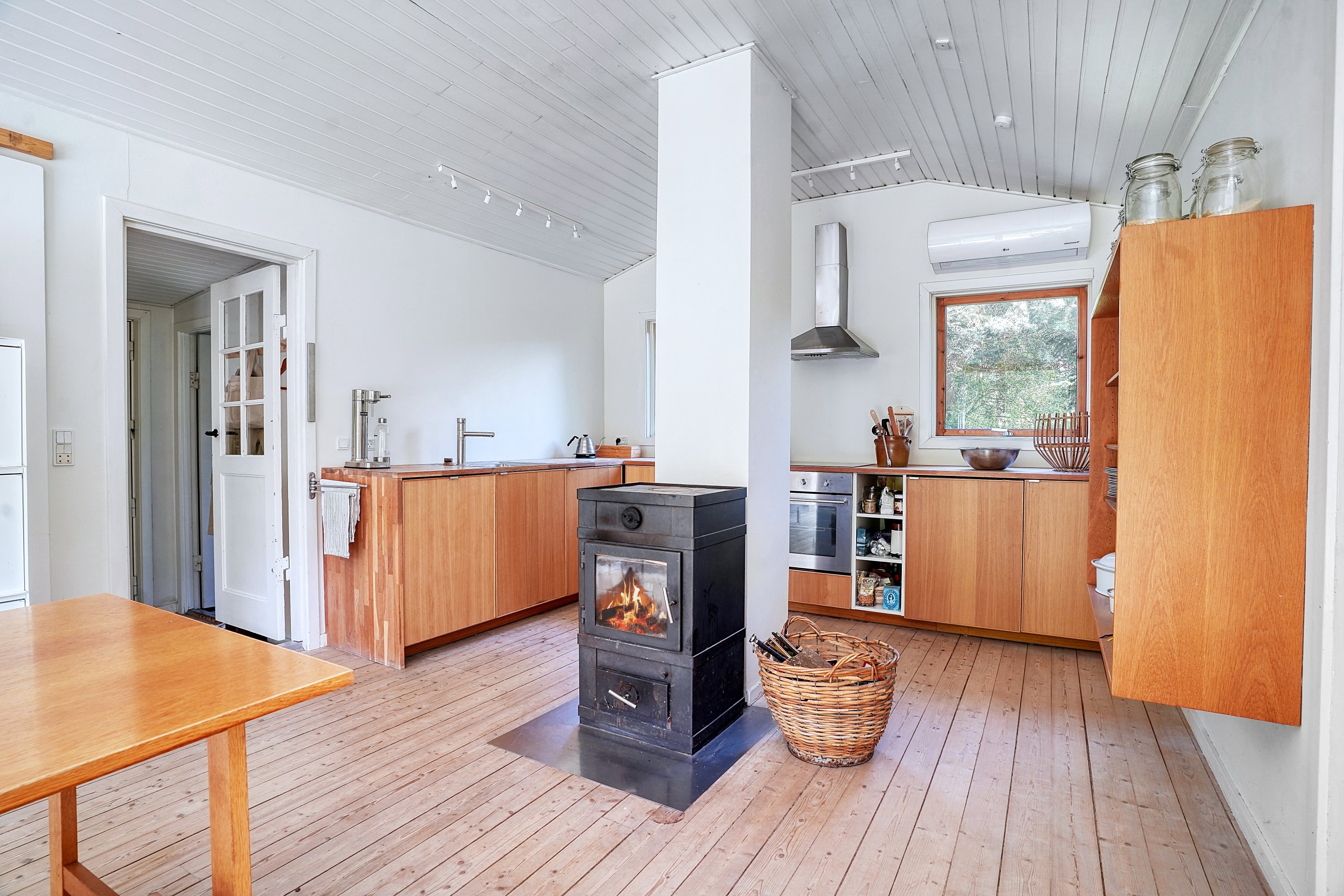 Fremhævet køkken billede i fuldskærmstilstand. Billede af Gl Havreholmvej 18, 3100 Hornbæk