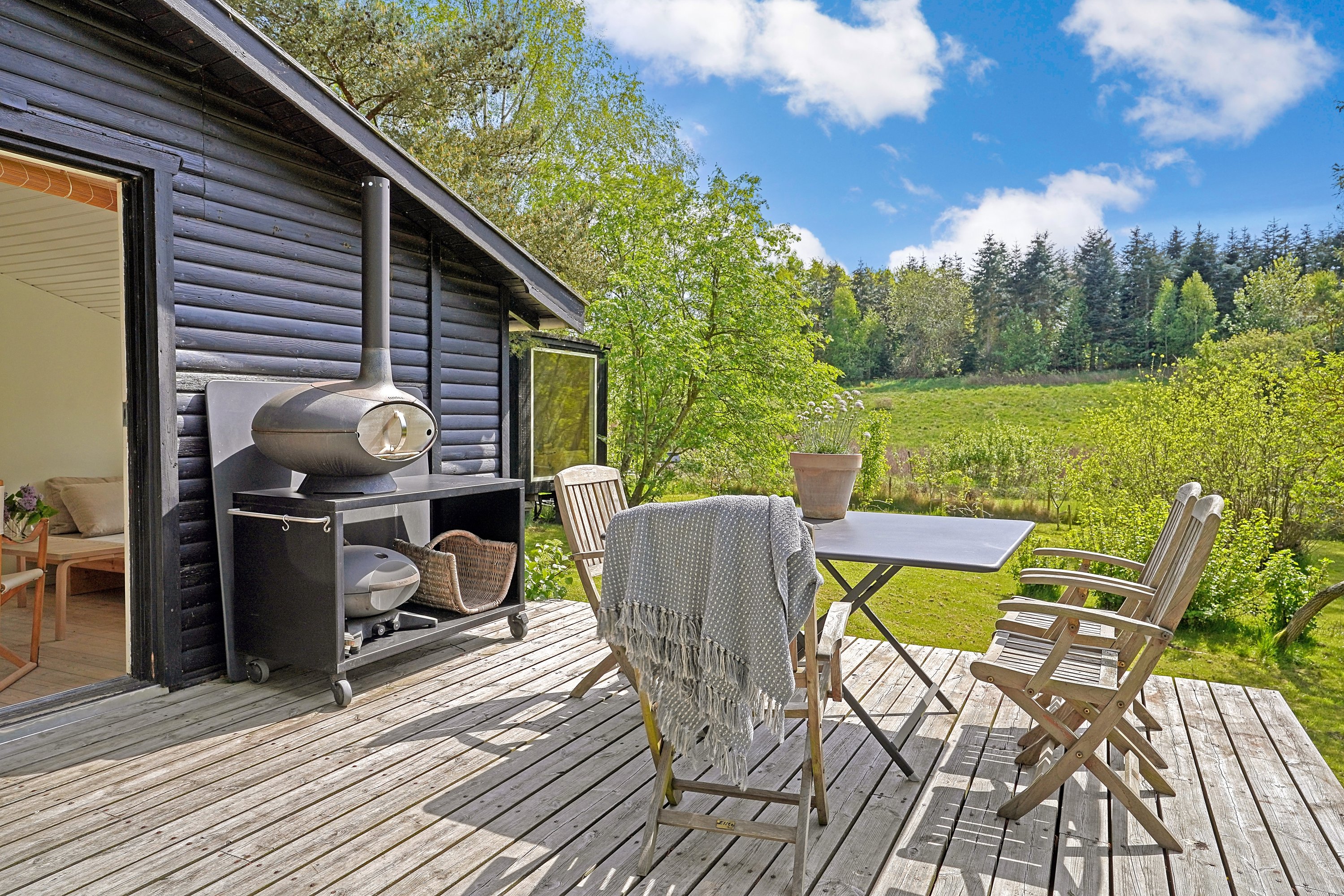 Fremhævet terrasse billede i fuldskærmstilstand. Billede af Gl Havreholmvej 18, 3100 Hornbæk