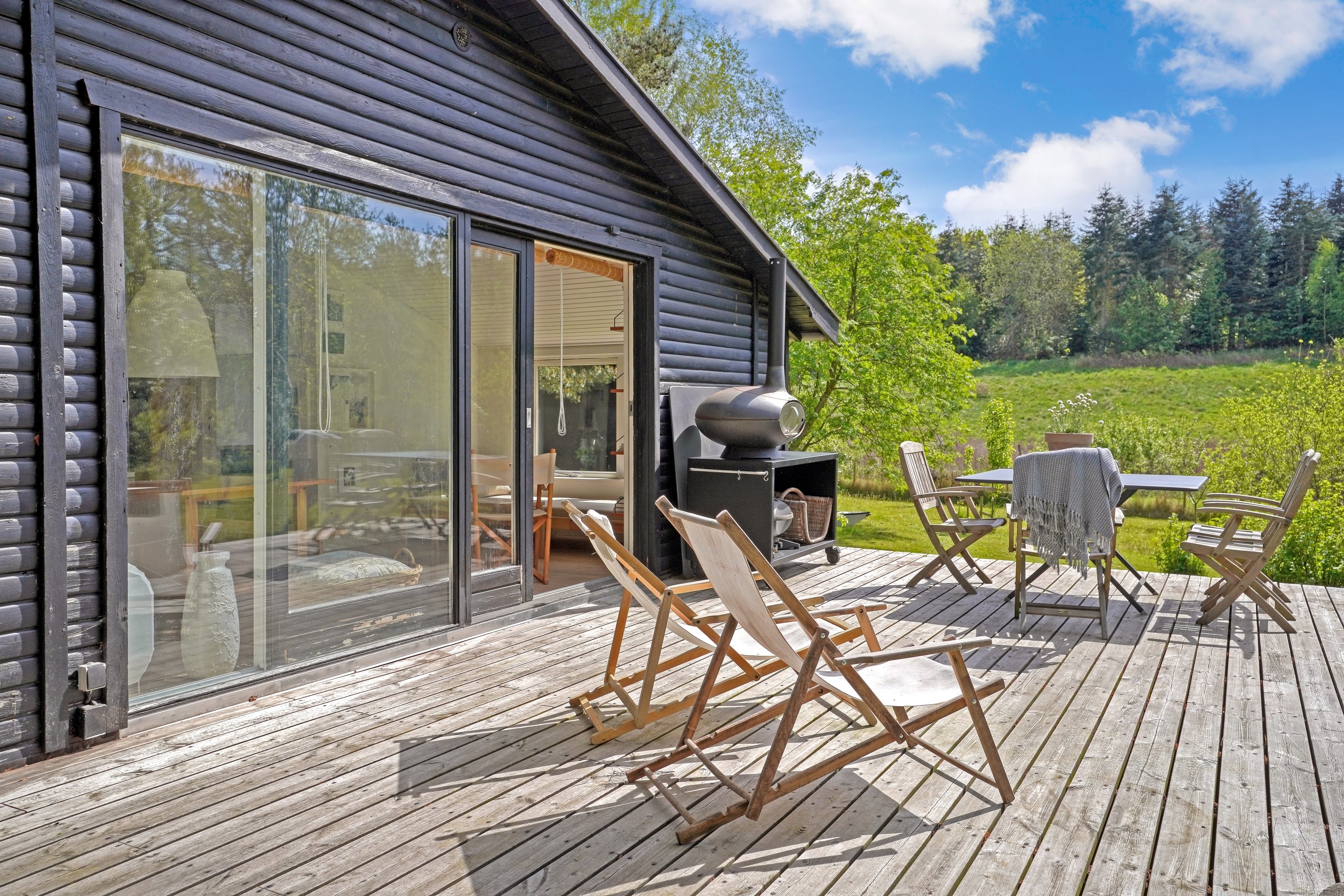 Fremhævet terrasse billede i fuldskærmstilstand. Billede af Gl Havreholmvej 18, 3100 Hornbæk