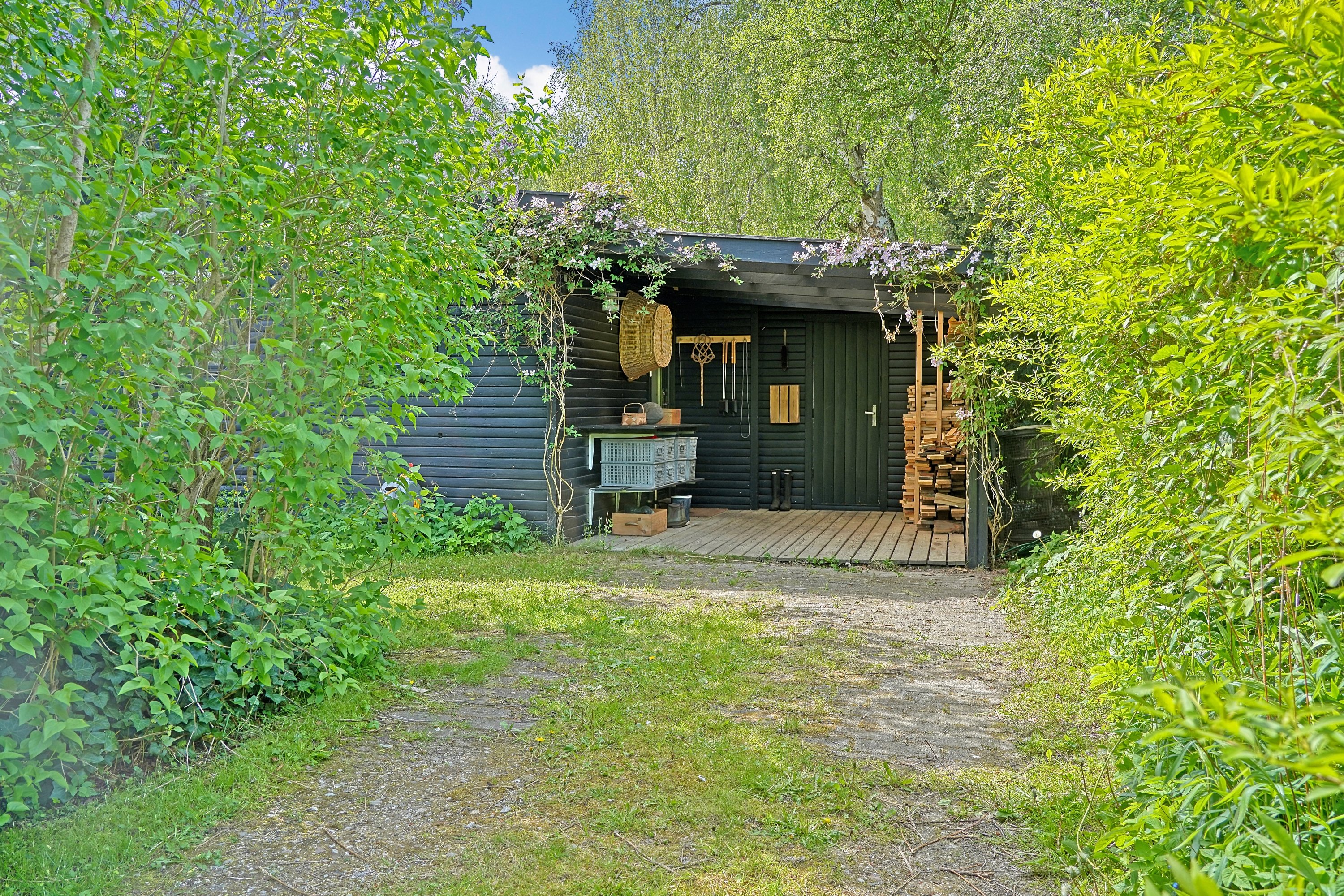 Fremhævet terrasse billede i fuldskærmstilstand. Billede af Gl Havreholmvej 18, 3100 Hornbæk