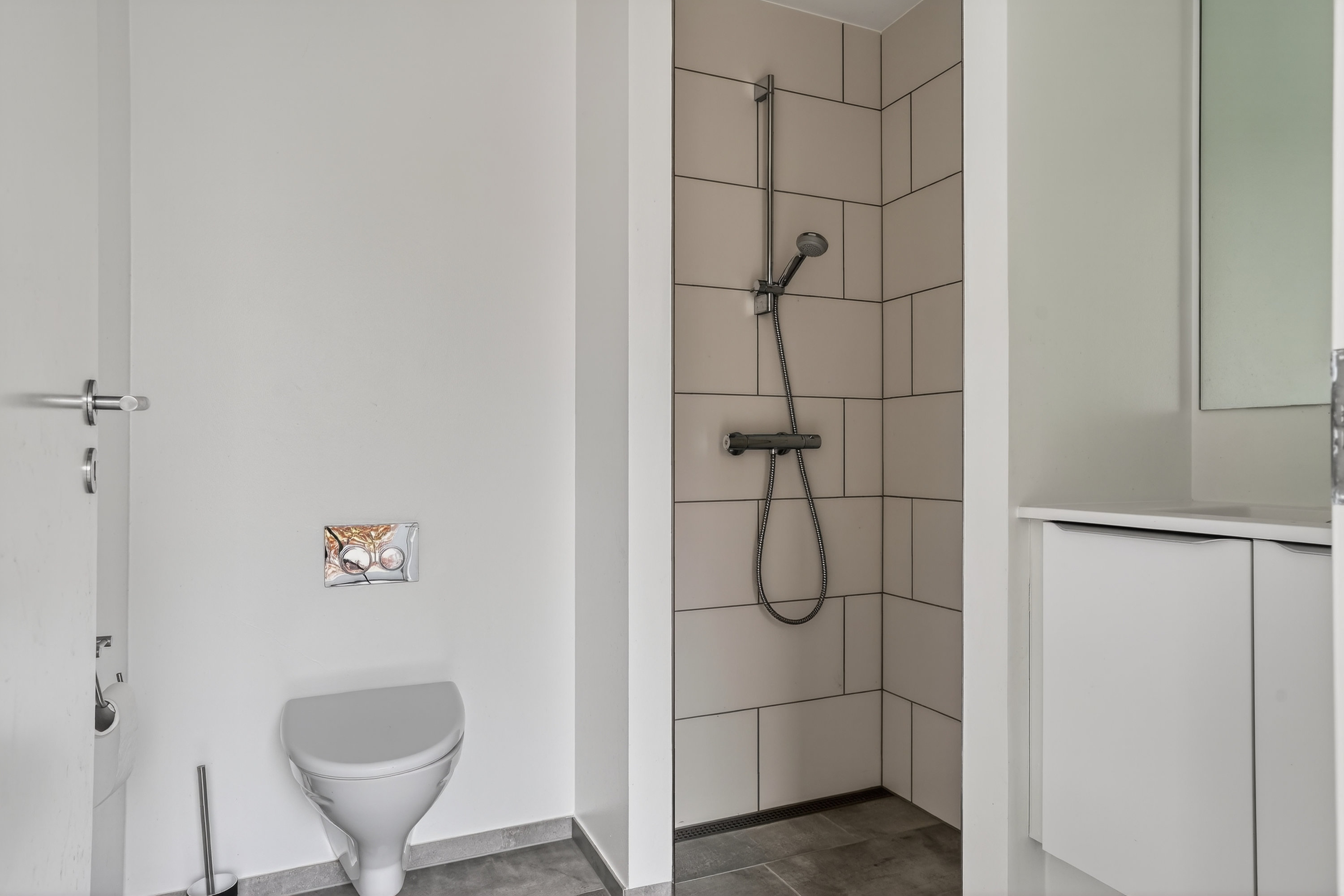 Fremhævet badeværelse billede i fuldskærmstilstand. Billede af Mørkhøjvej 239E, 2860 Søborg